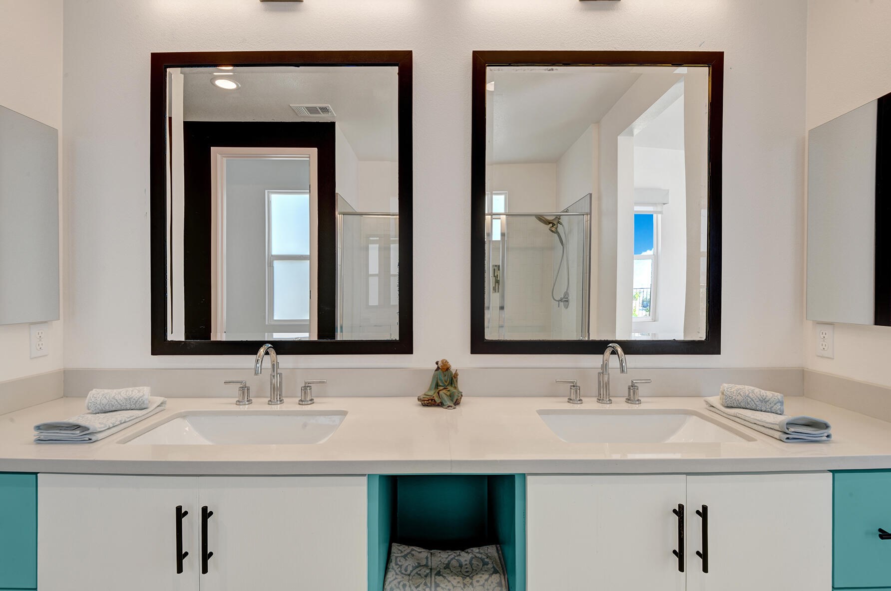 13845 Valley View Ct, Desert Hot Springs CA  92240-6585 exterior