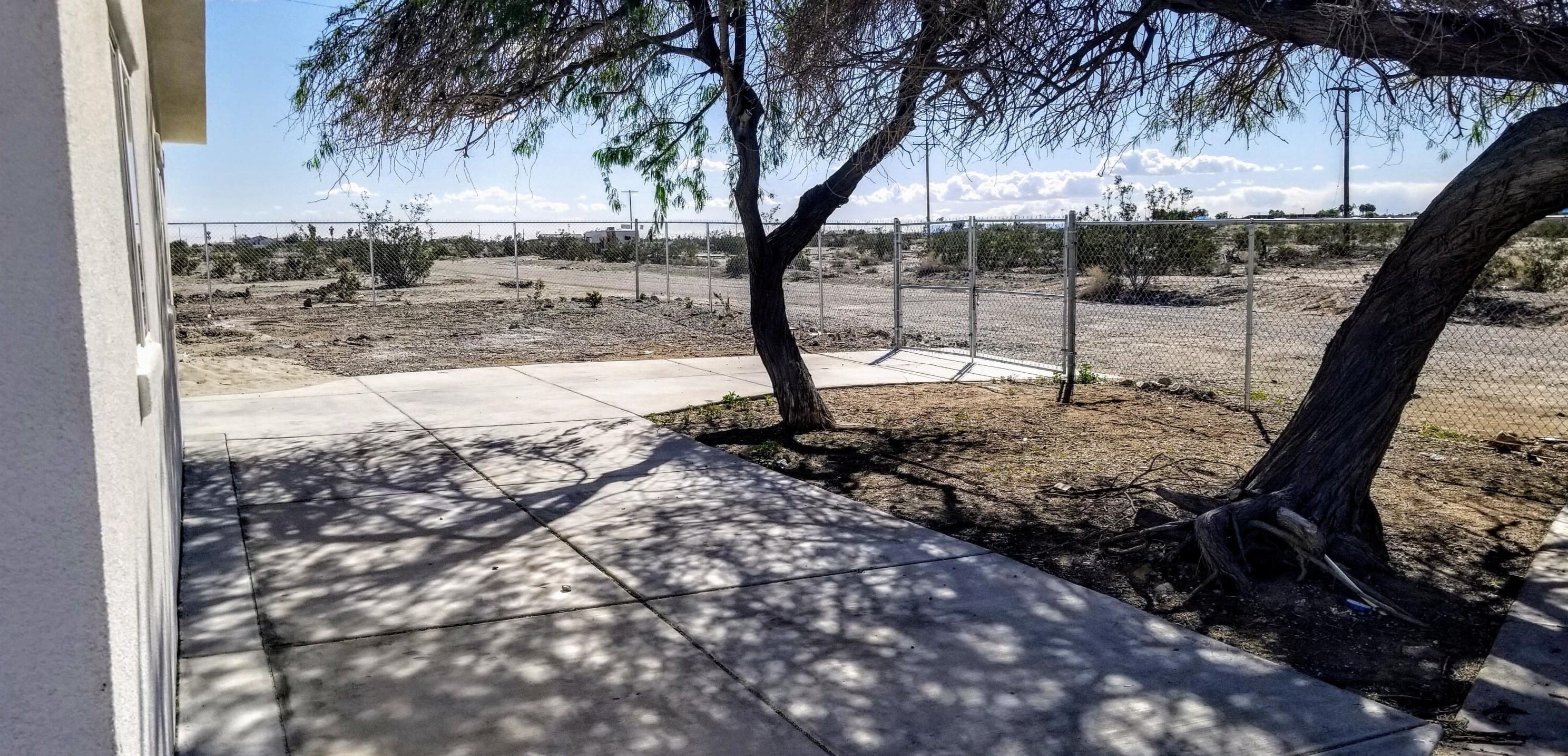 1121 Sea Kist Ave, Thermal CA  92274-6585 exterior