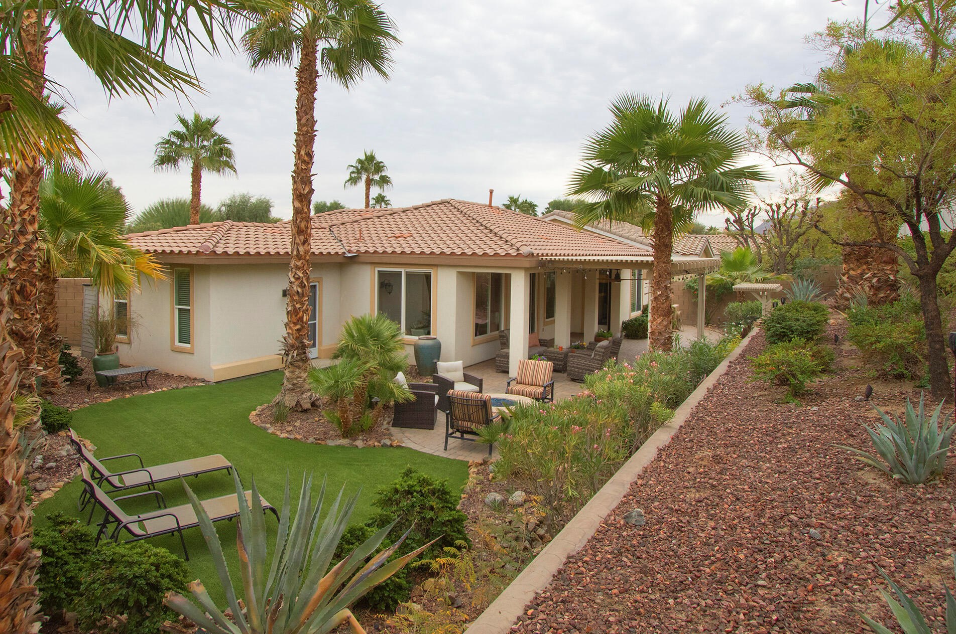 81202 Santa Rosa Ct, La Quinta CA  92253-9338 exterior