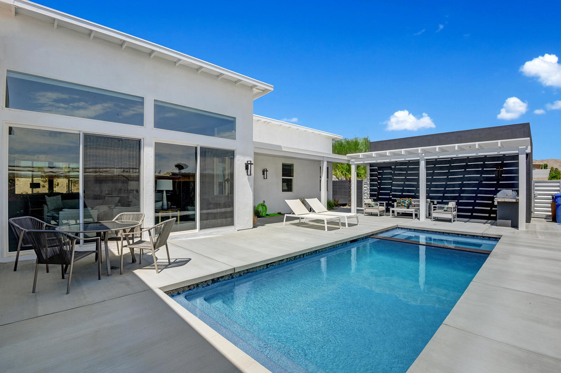 13911 Valley View Ct, Desert Hot Springs CA  92240-6585 exterior