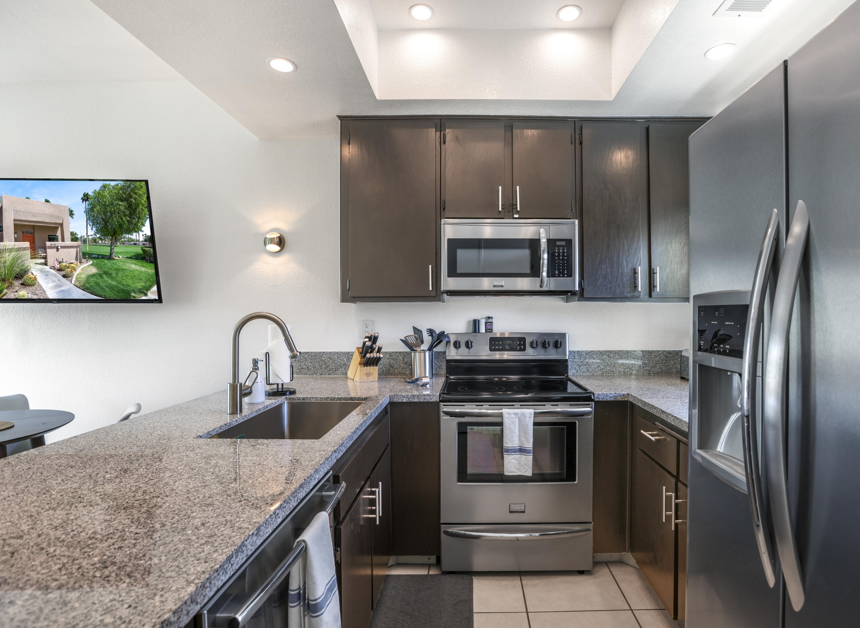 28610 Taos Ct, Cathedral City CA  92234-3574 exterior