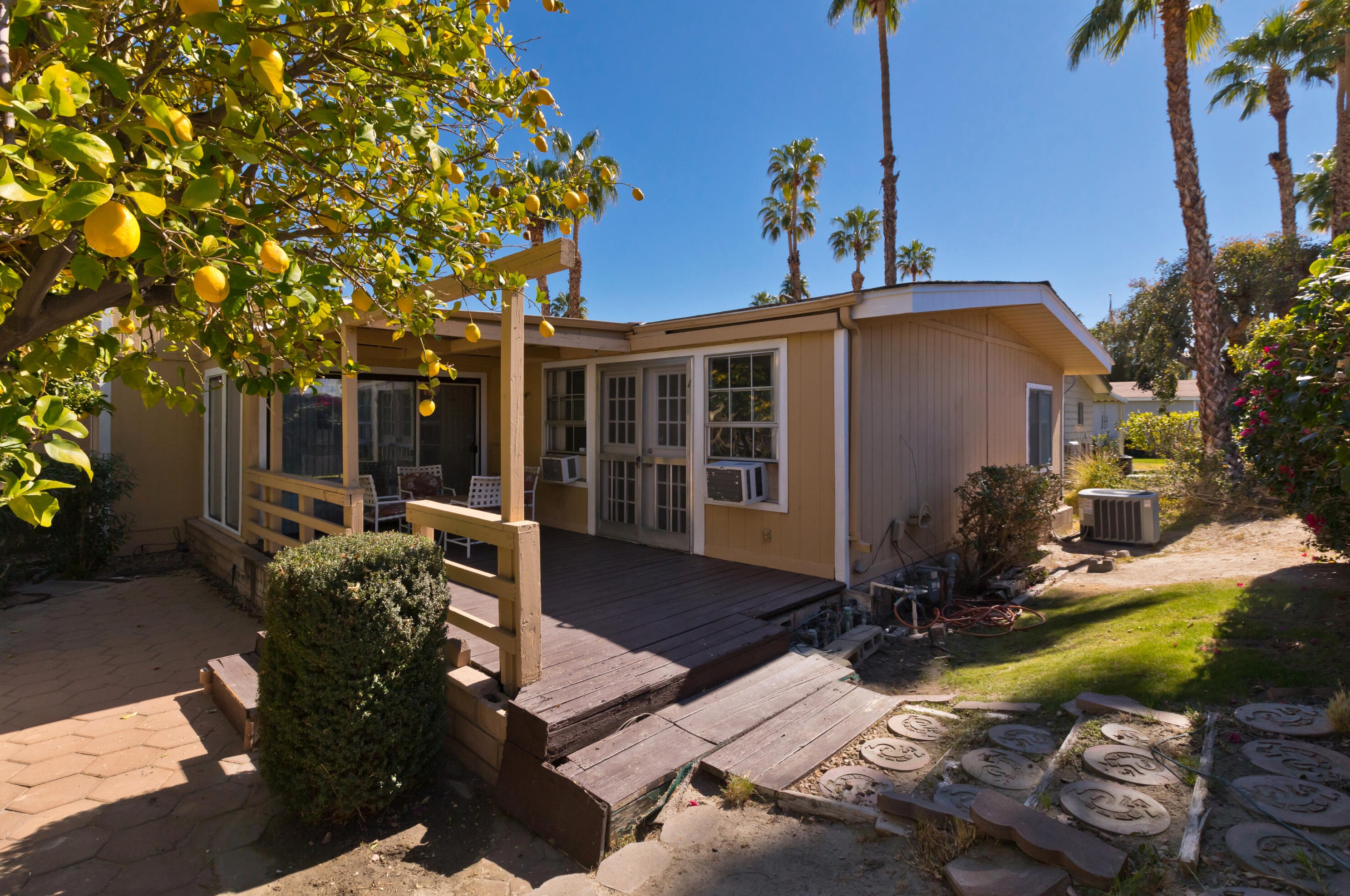1076 Via Grande, Cathedral City CA  92234-4330 exterior