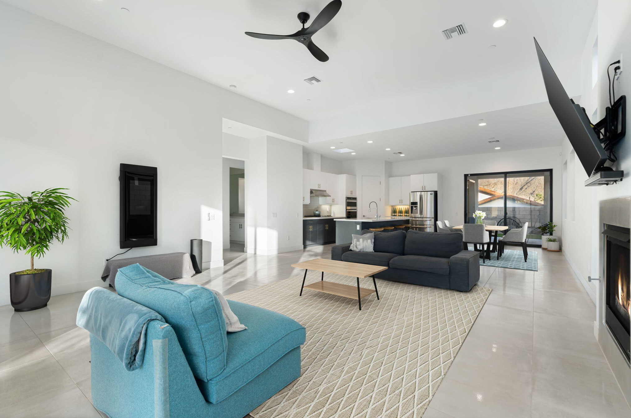 54640 Avenida Juarez, La Quinta CA  92253-3722 exterior