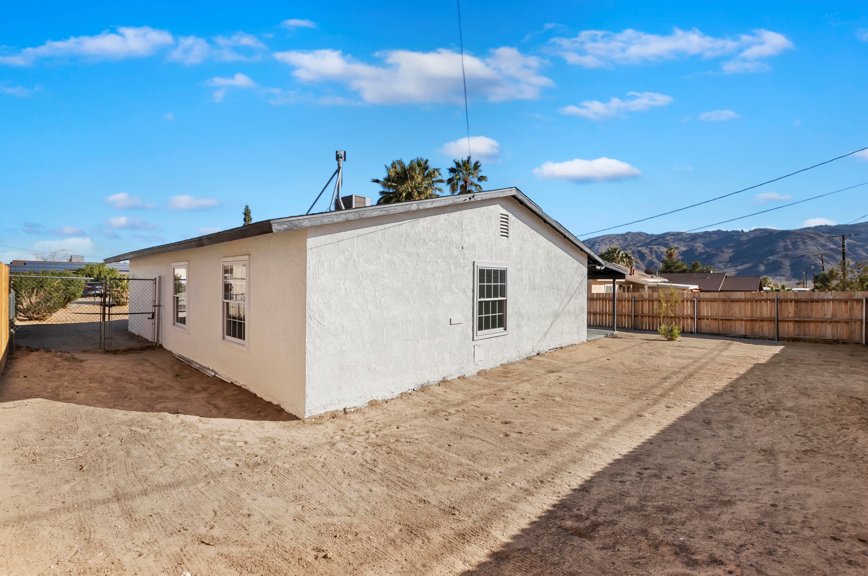 6006 Morongo Rd, Twntynine Plm CA  92277-2054 exterior