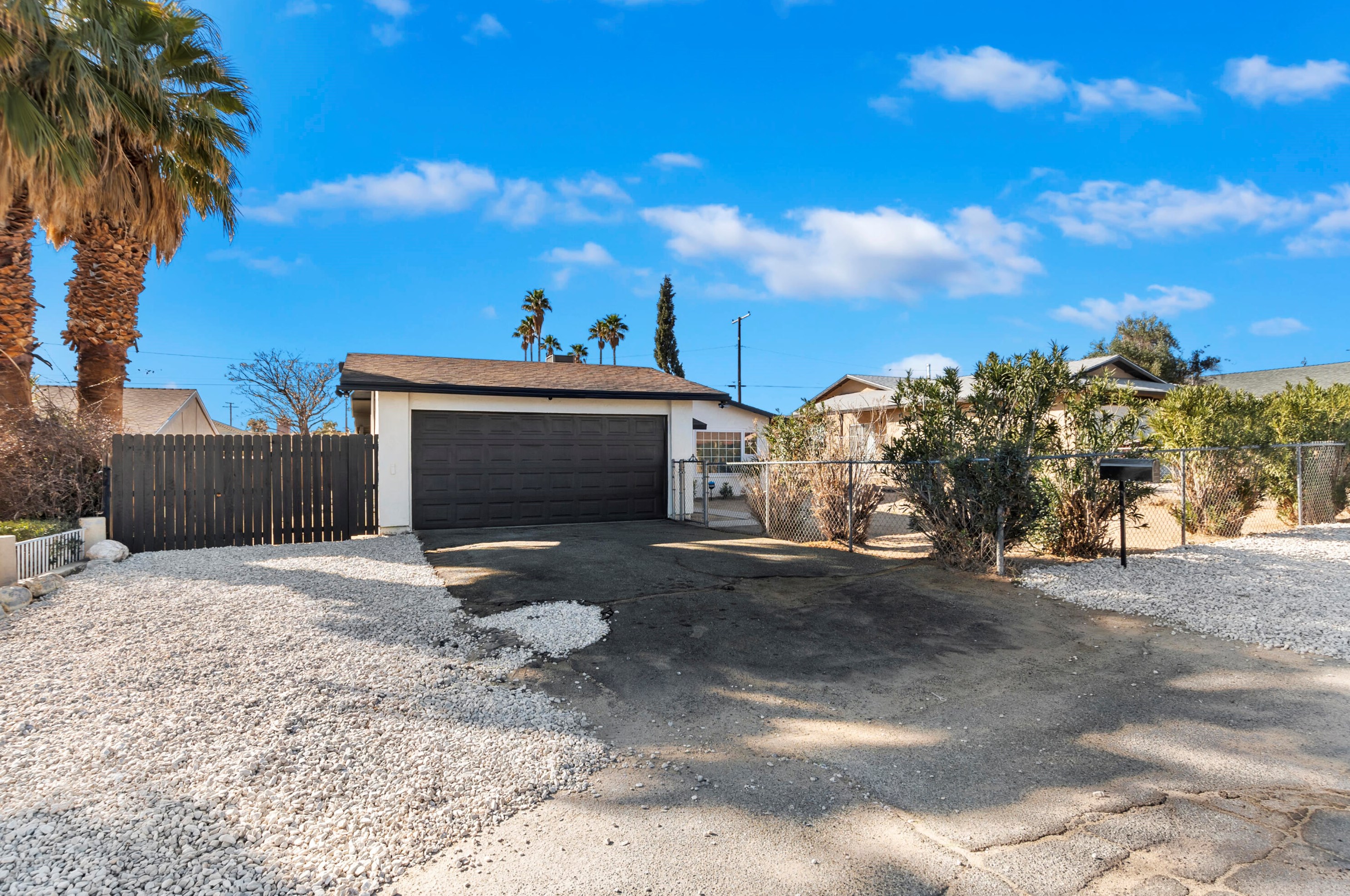 6006 Morongo Rd, Twntynine Plm CA  92277-2054 exterior