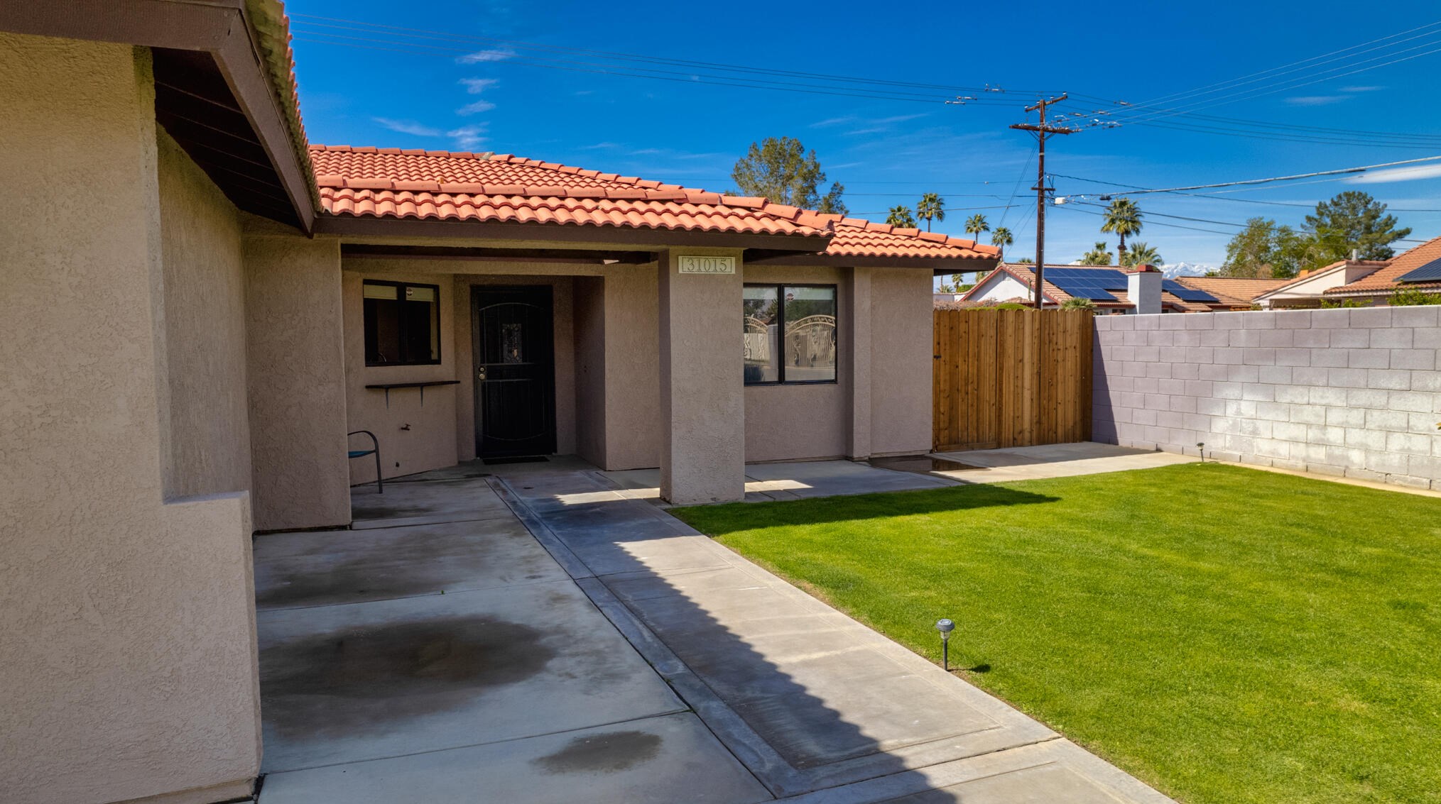 31015 Avenida Alvera, Cathedral City CA  92234-3019 exterior