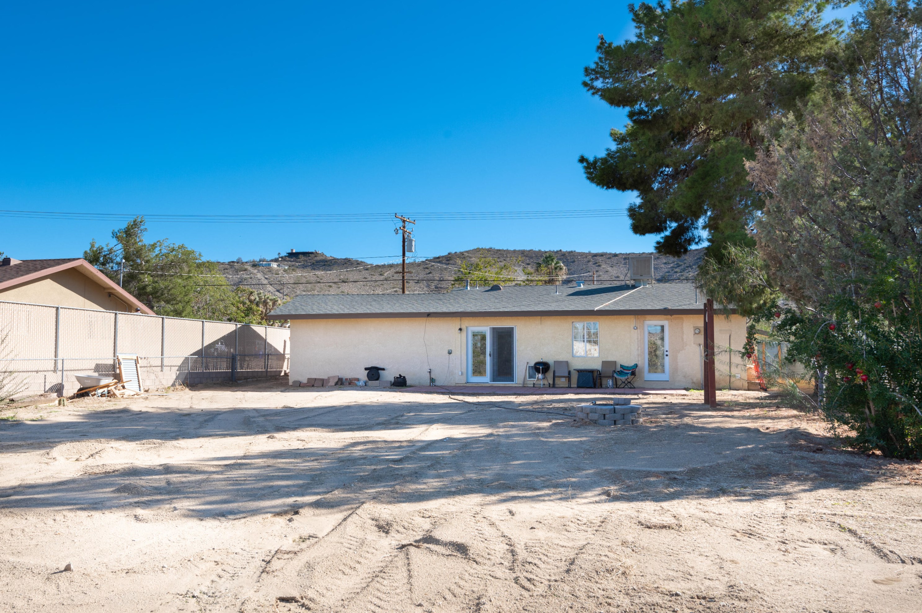 57598 Onaga Trl, Yucca Valley CA  92284-3930 exterior