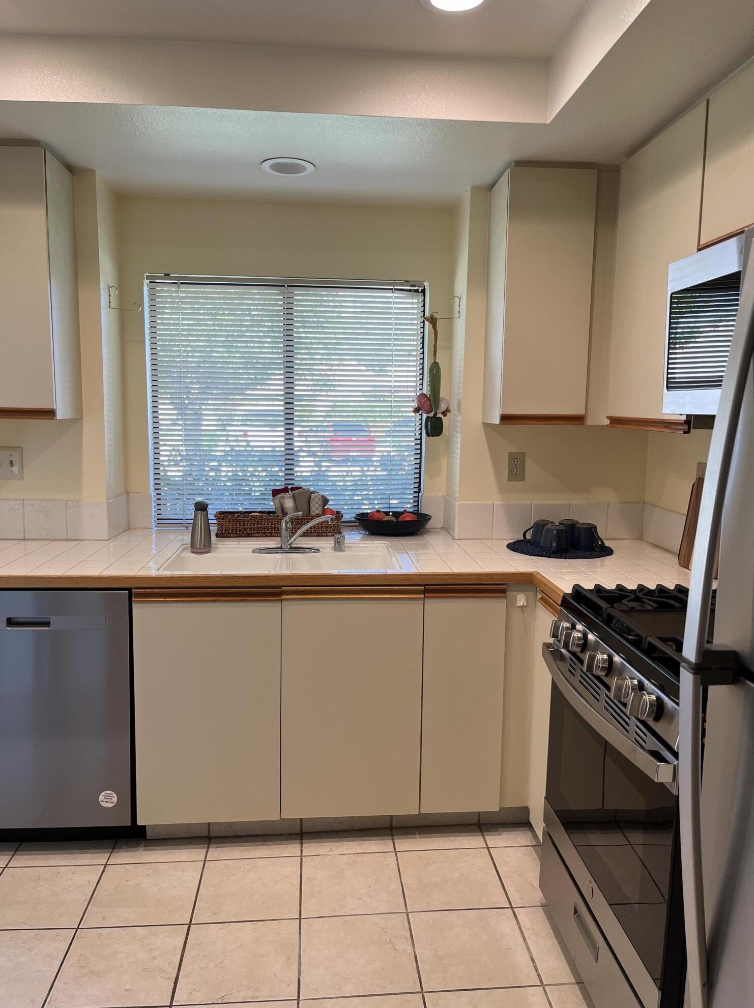 34101 Calle Mora, Cathedral City CA  92234-6768 exterior