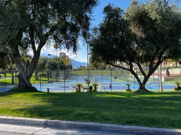 73450 Country Club Dr, Palm Desert CA  92260-8601 exterior