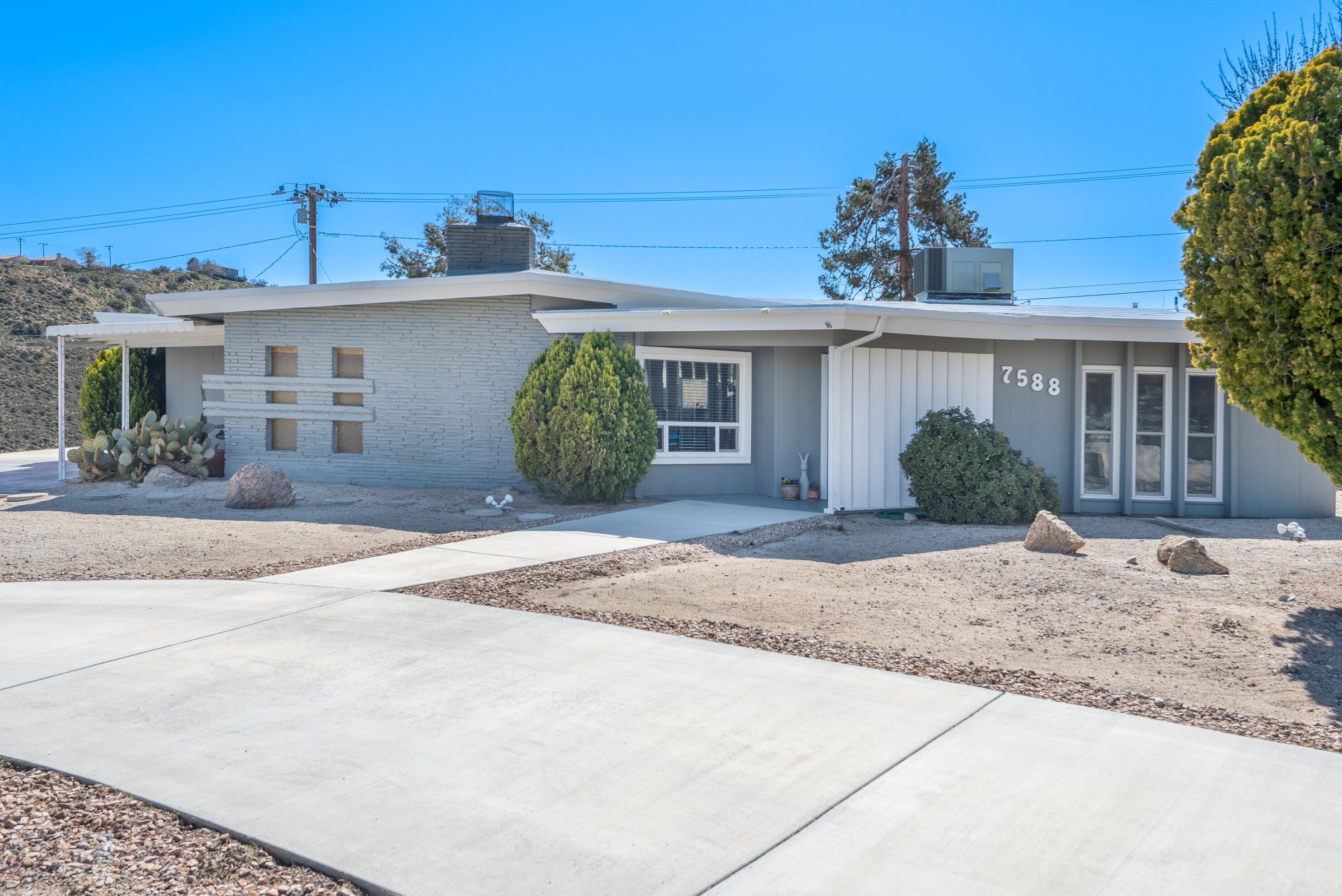 7588 San Remo Trl, Yucca Valley CA  92284-2354 exterior