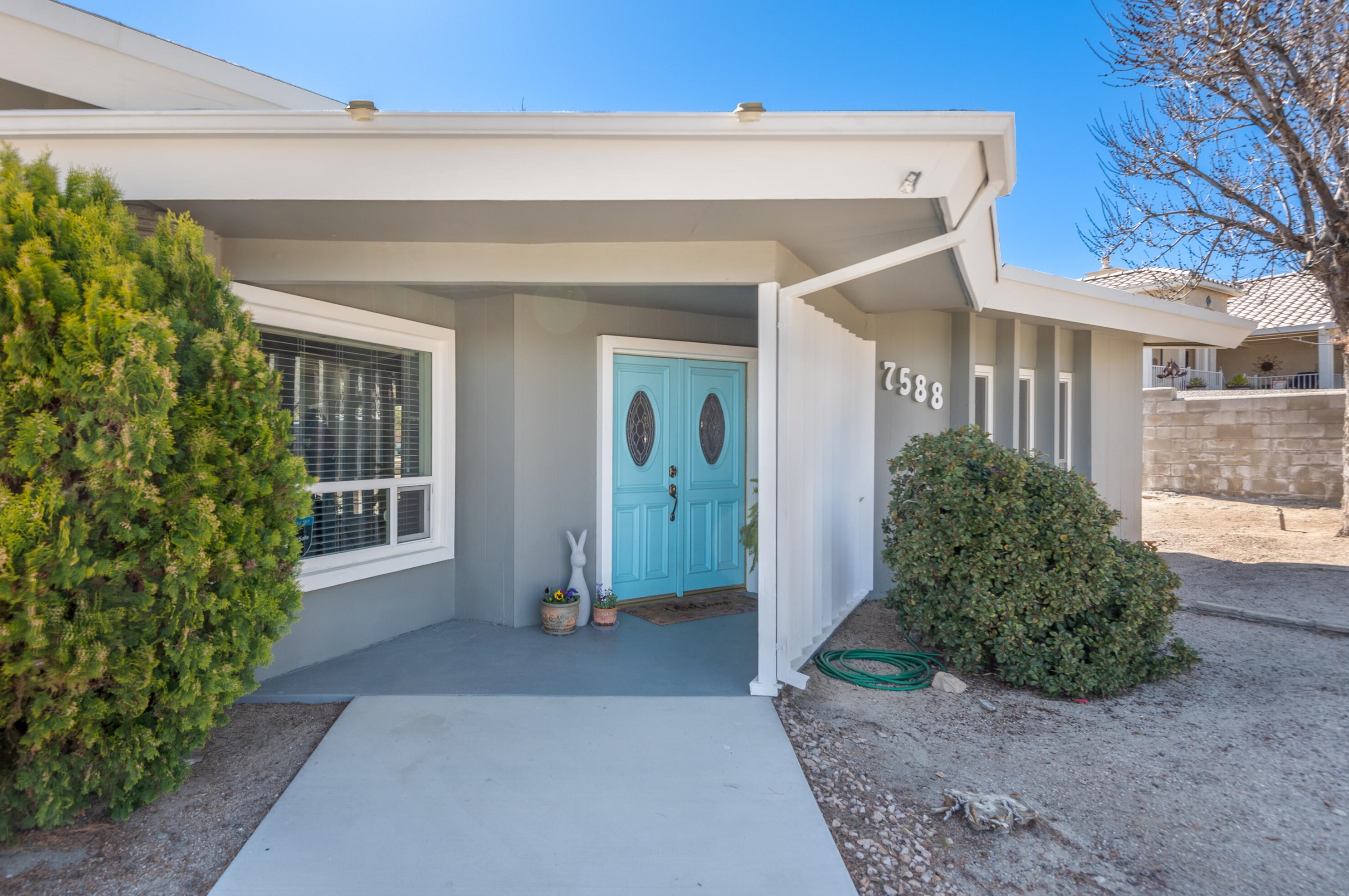 7588 San Remo Trl, Yucca Valley CA  92284-2354 exterior