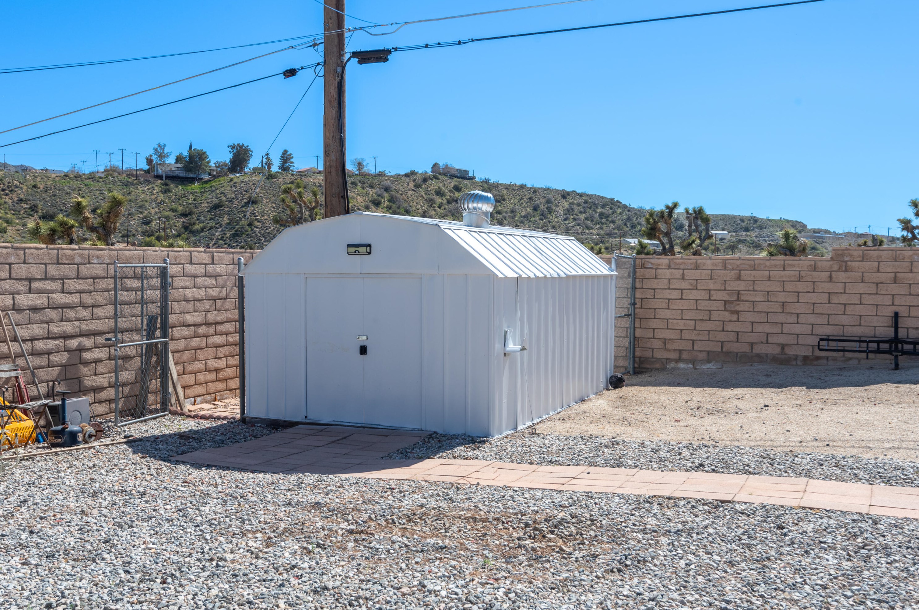 7588 San Remo Trl, Yucca Valley CA  92284-2354 exterior