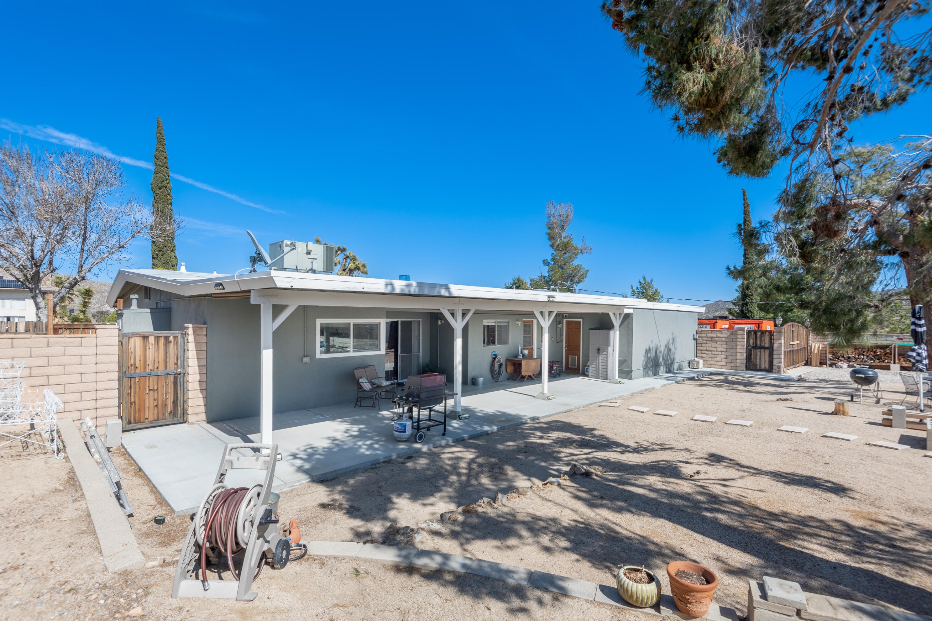 7588 San Remo Trl, Yucca Valley CA  92284-2354 exterior
