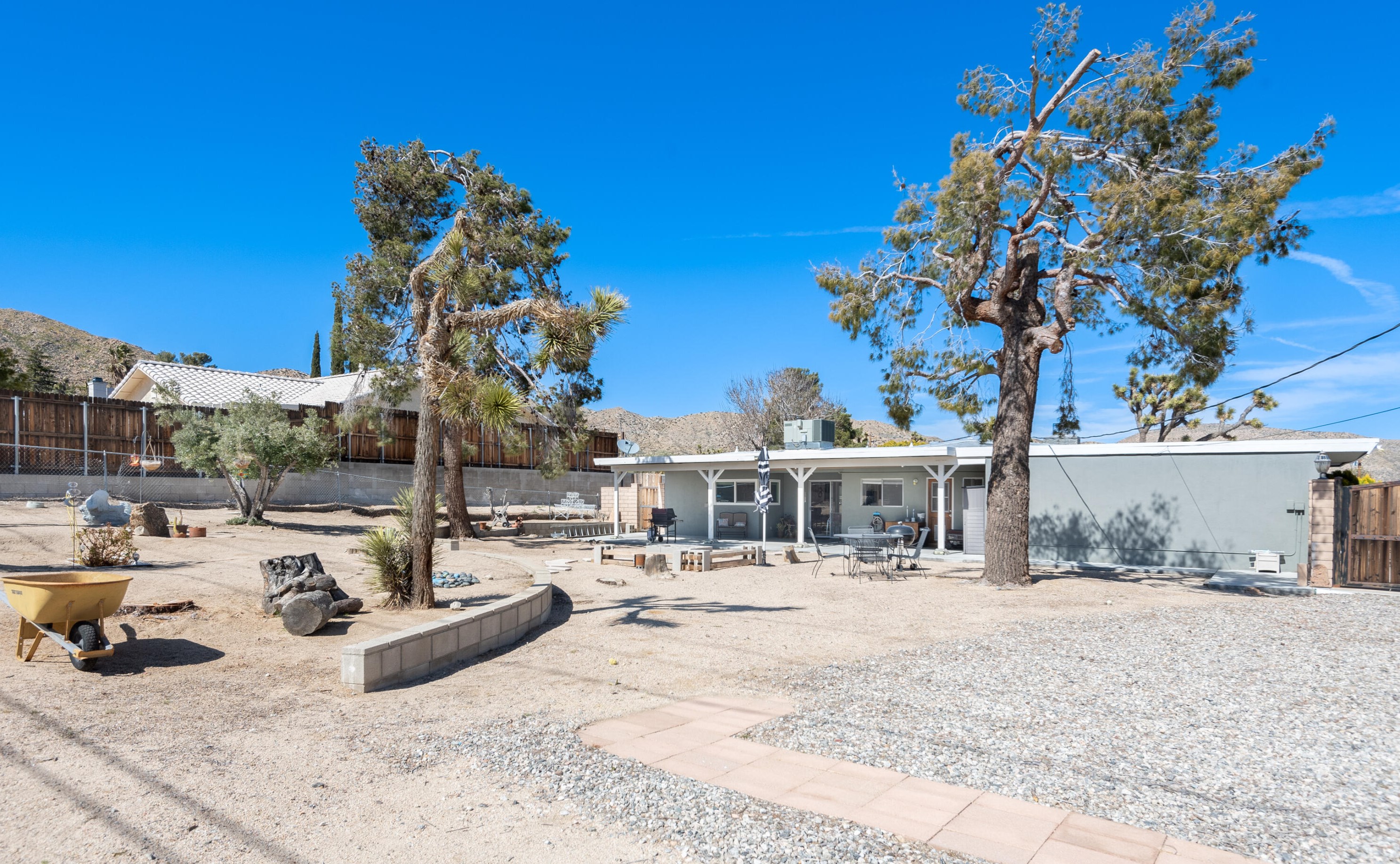 7588 San Remo Trl, Yucca Valley CA  92284-2354 exterior