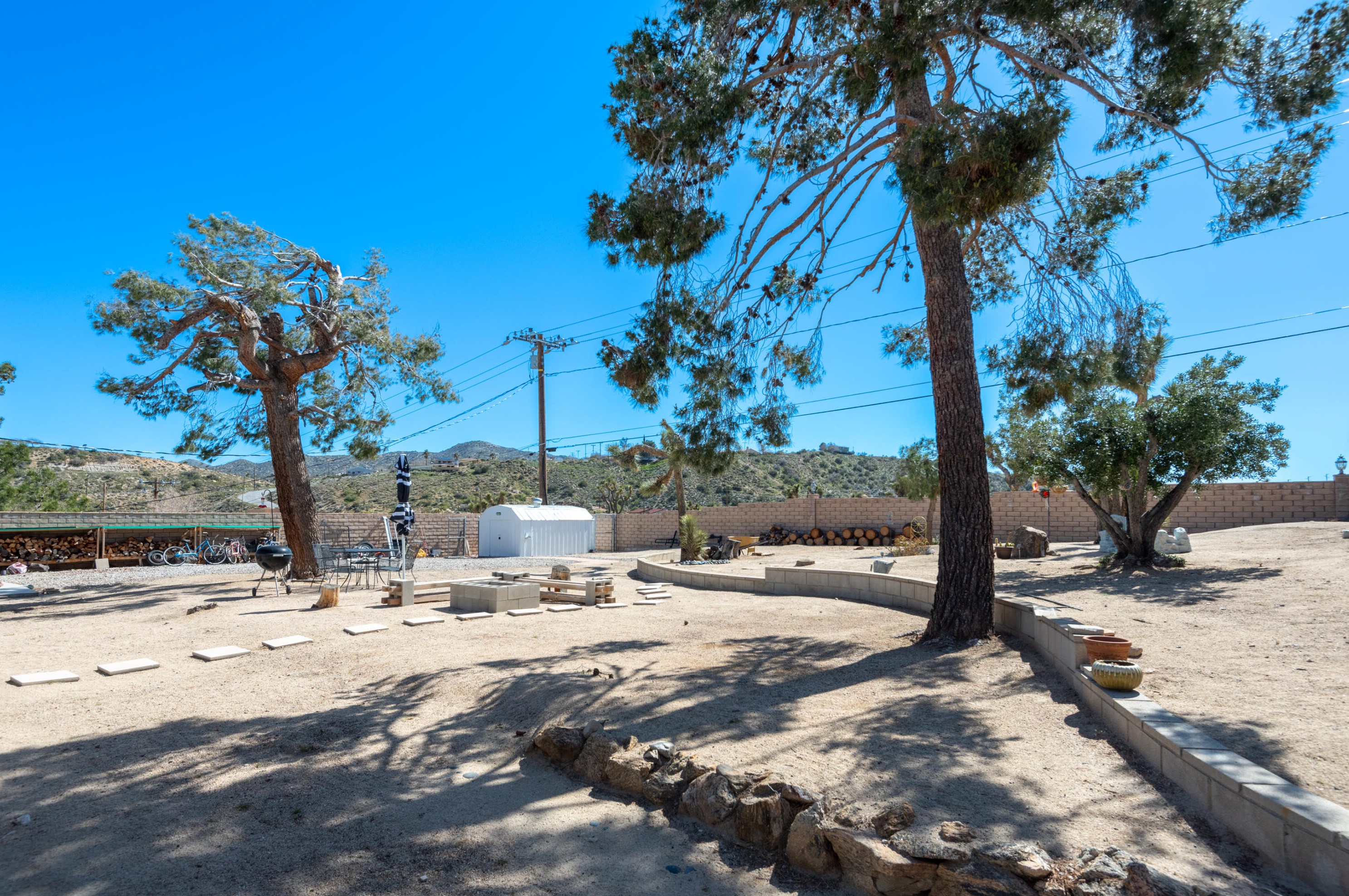 7588 San Remo Trl, Yucca Valley CA  92284-2354 exterior