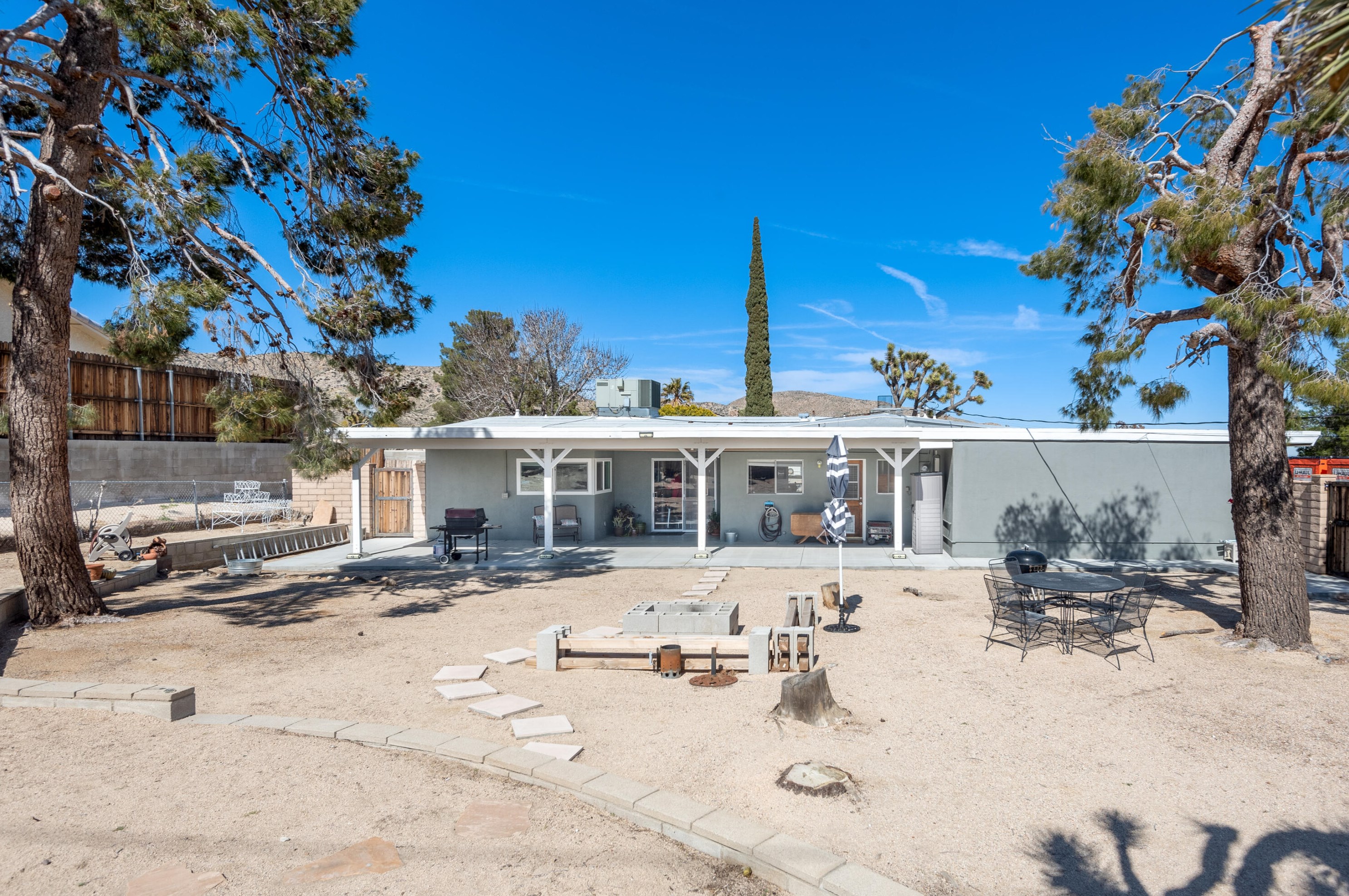 7588 San Remo Trl, Yucca Valley CA  92284-2354 exterior