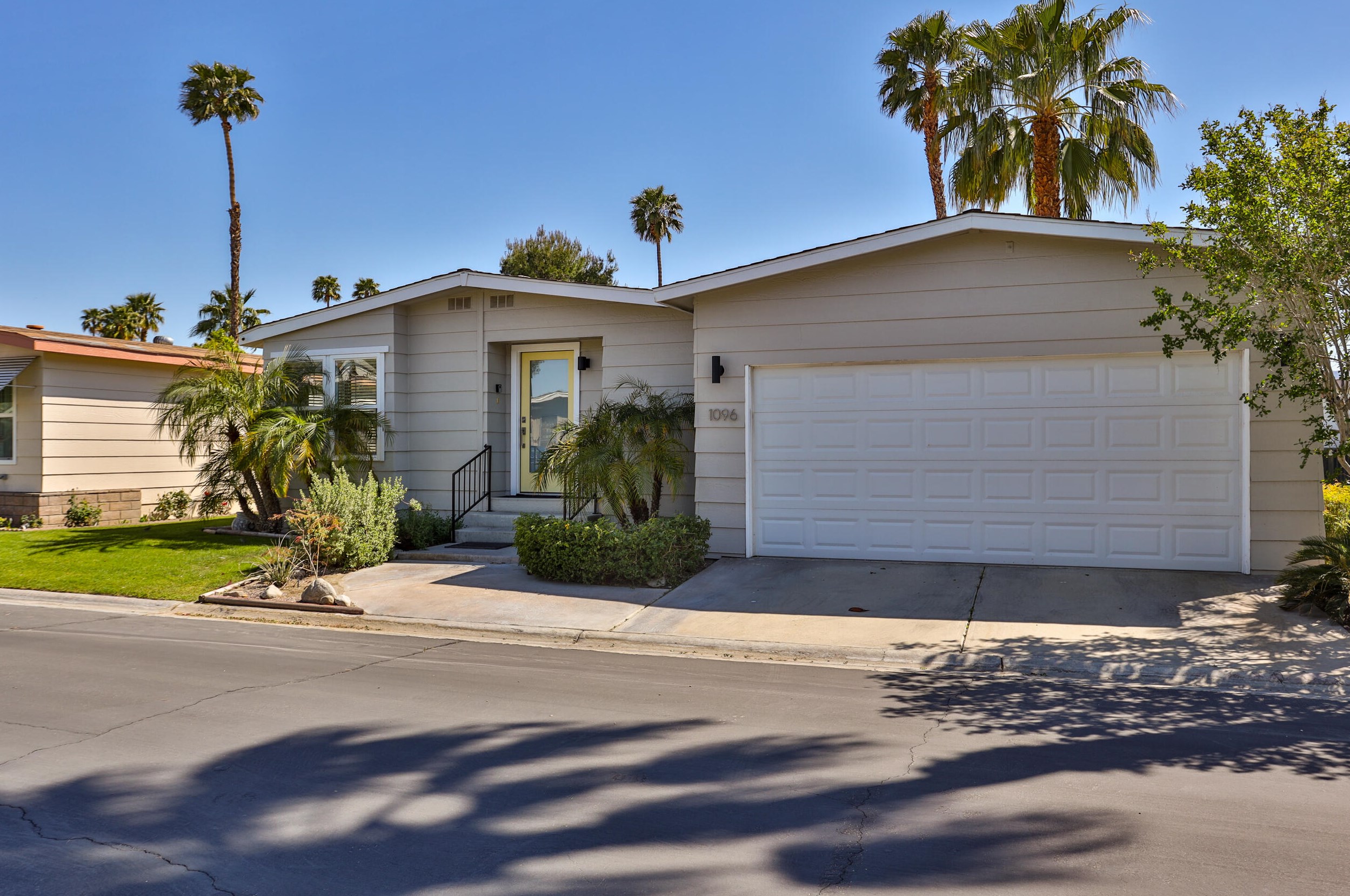 1096 Via Verde, Cathedral City CA  92234-4356 exterior