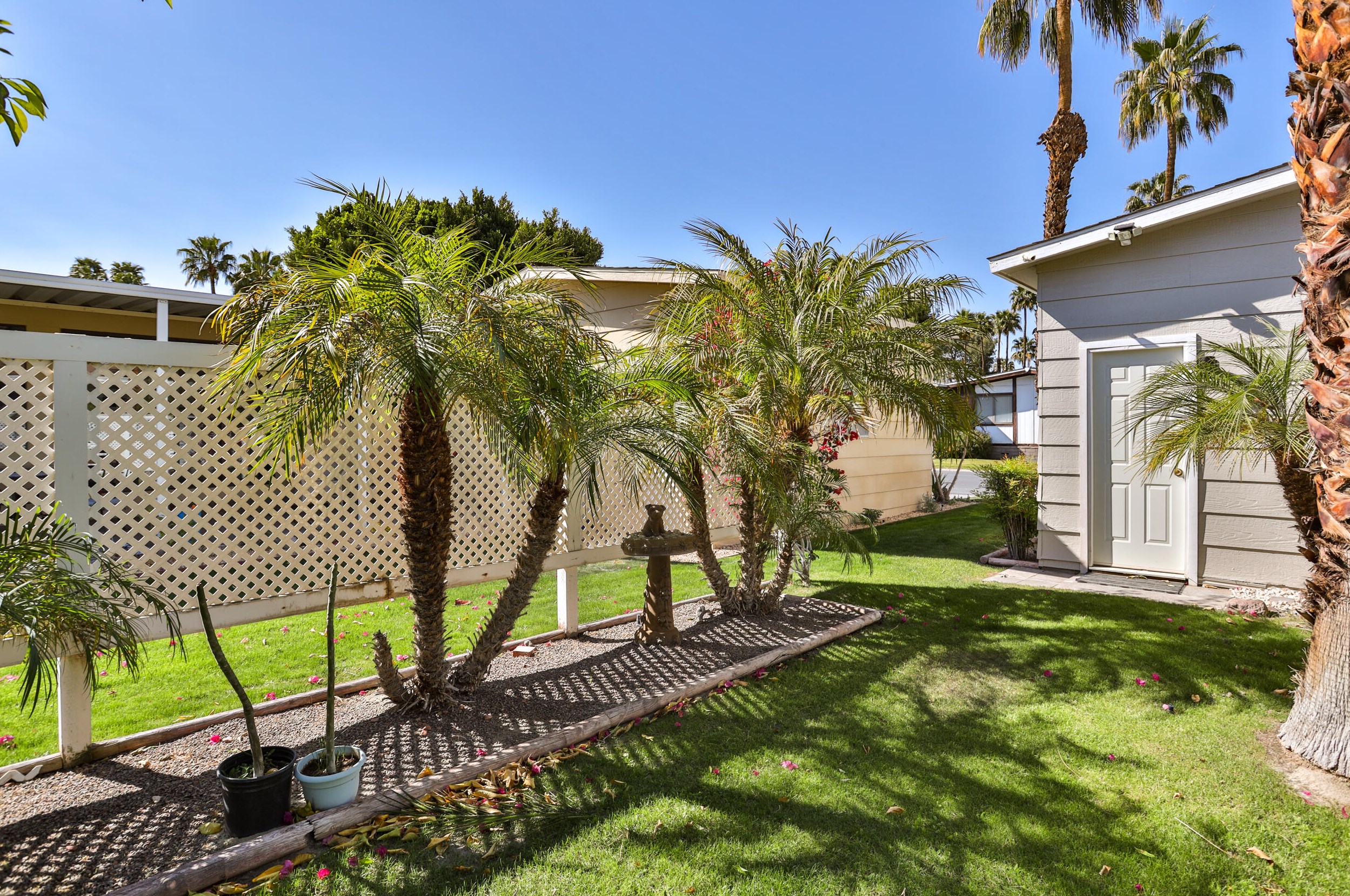 1096 Via Verde, Cathedral City CA  92234-4356 exterior