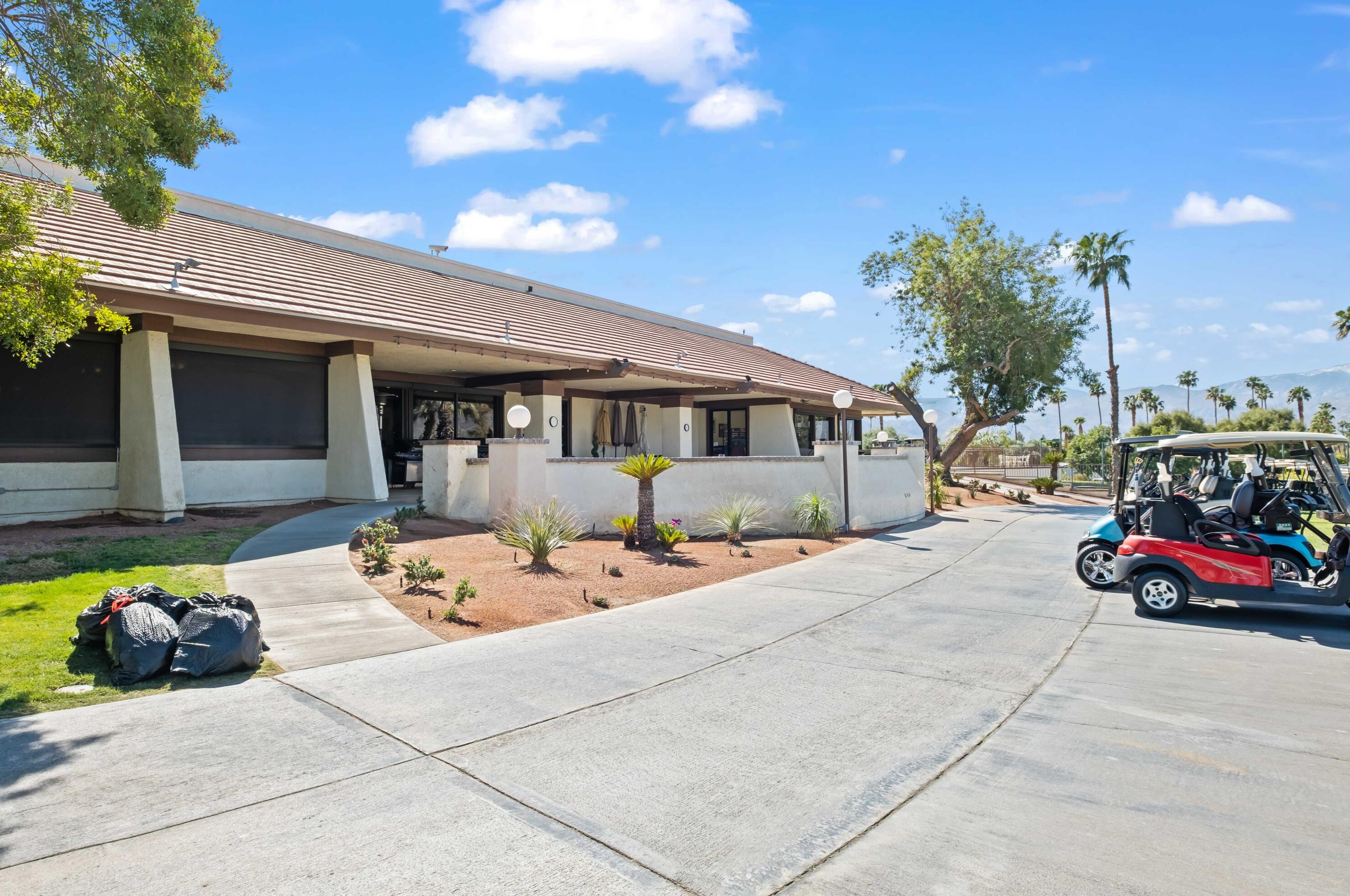 73450 Country Club Dr, Palm Desert CA  92260-8601 exterior