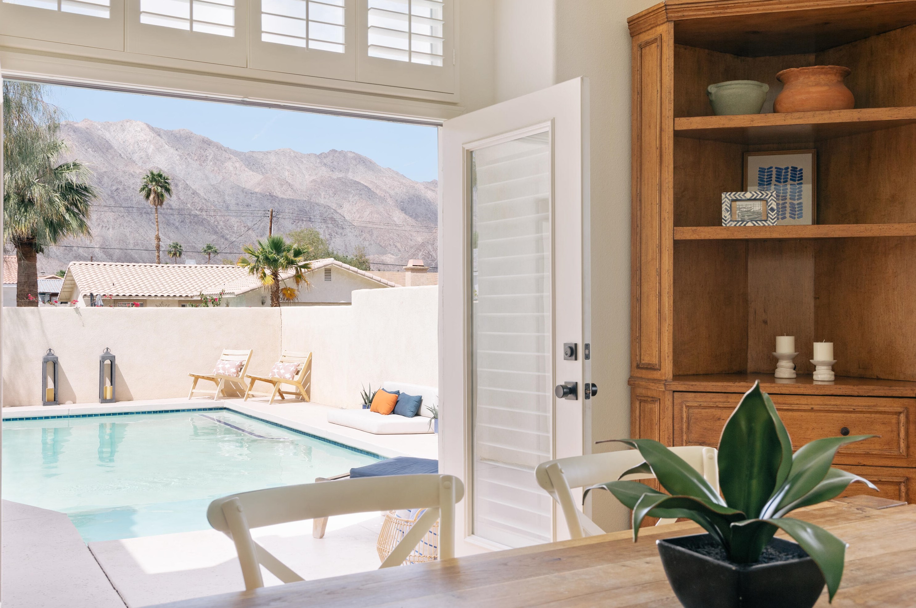 53660 Avenida Mendoza, La Quinta CA  92253-3574 exterior