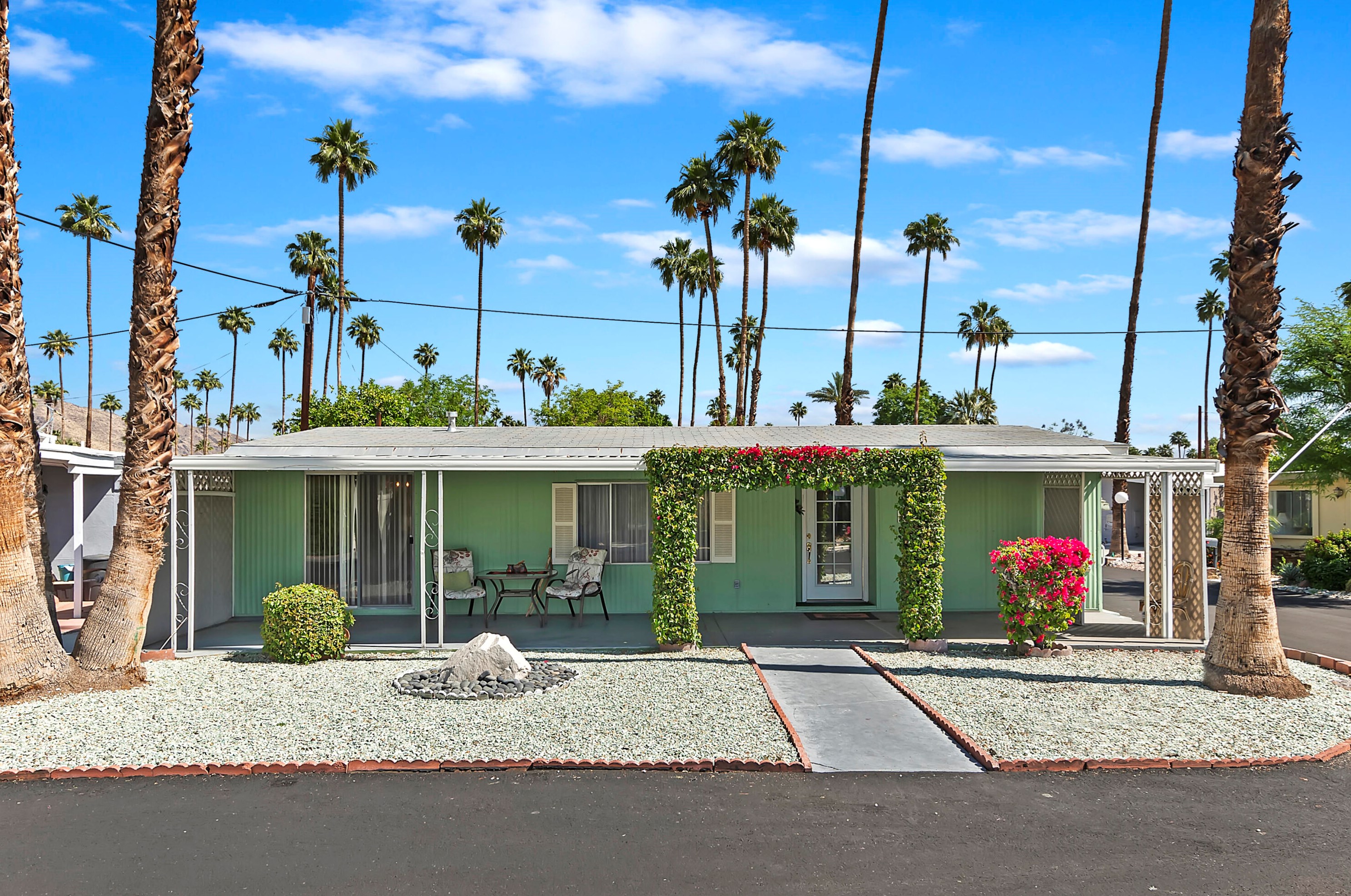 126 Cairo St, Palm Springs, CA 92264