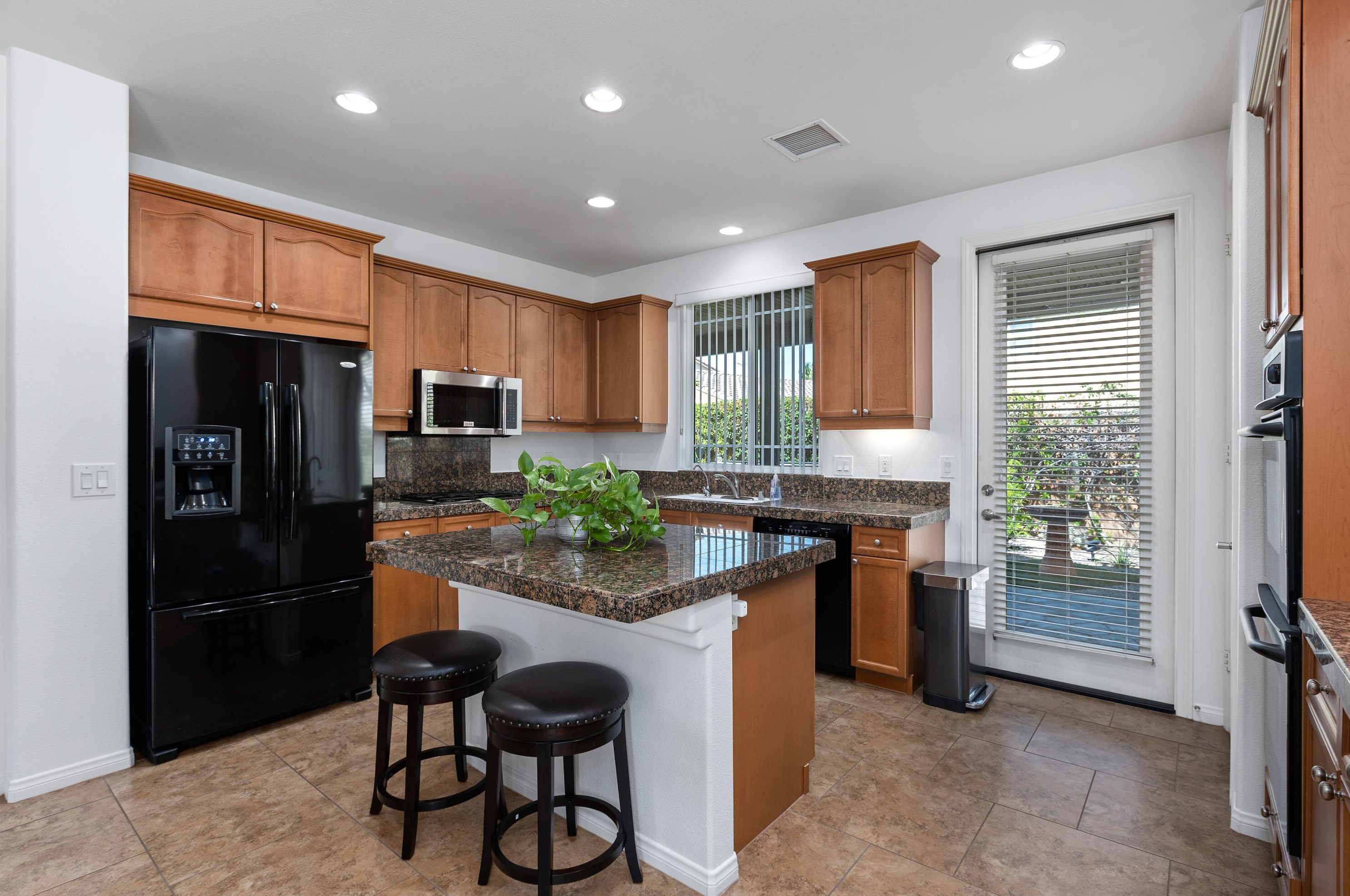 31298 Faja Caballero, Cathedral City CA  92234-0107 exterior