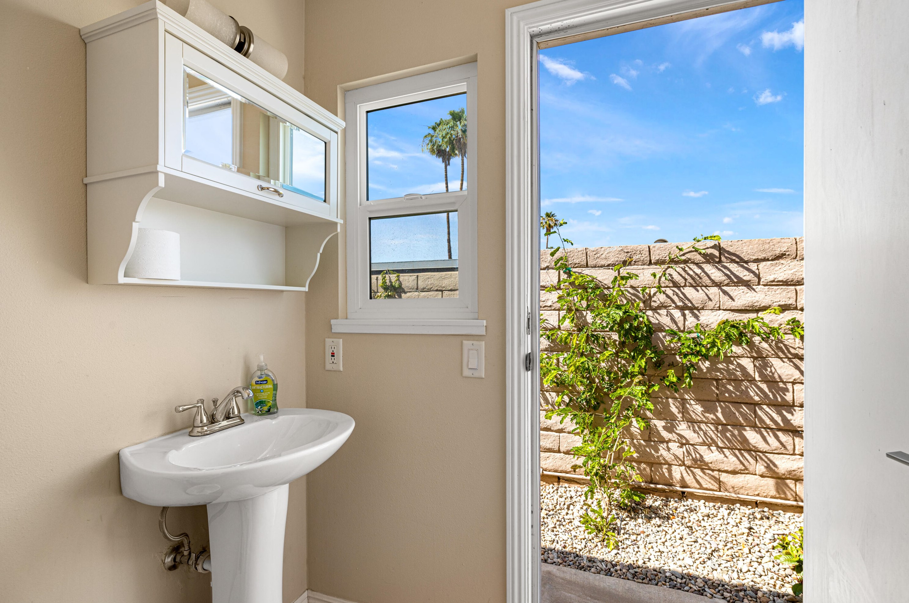46060 Shadow Mountain Dr, Palm Desert CA  92260-5322 exterior