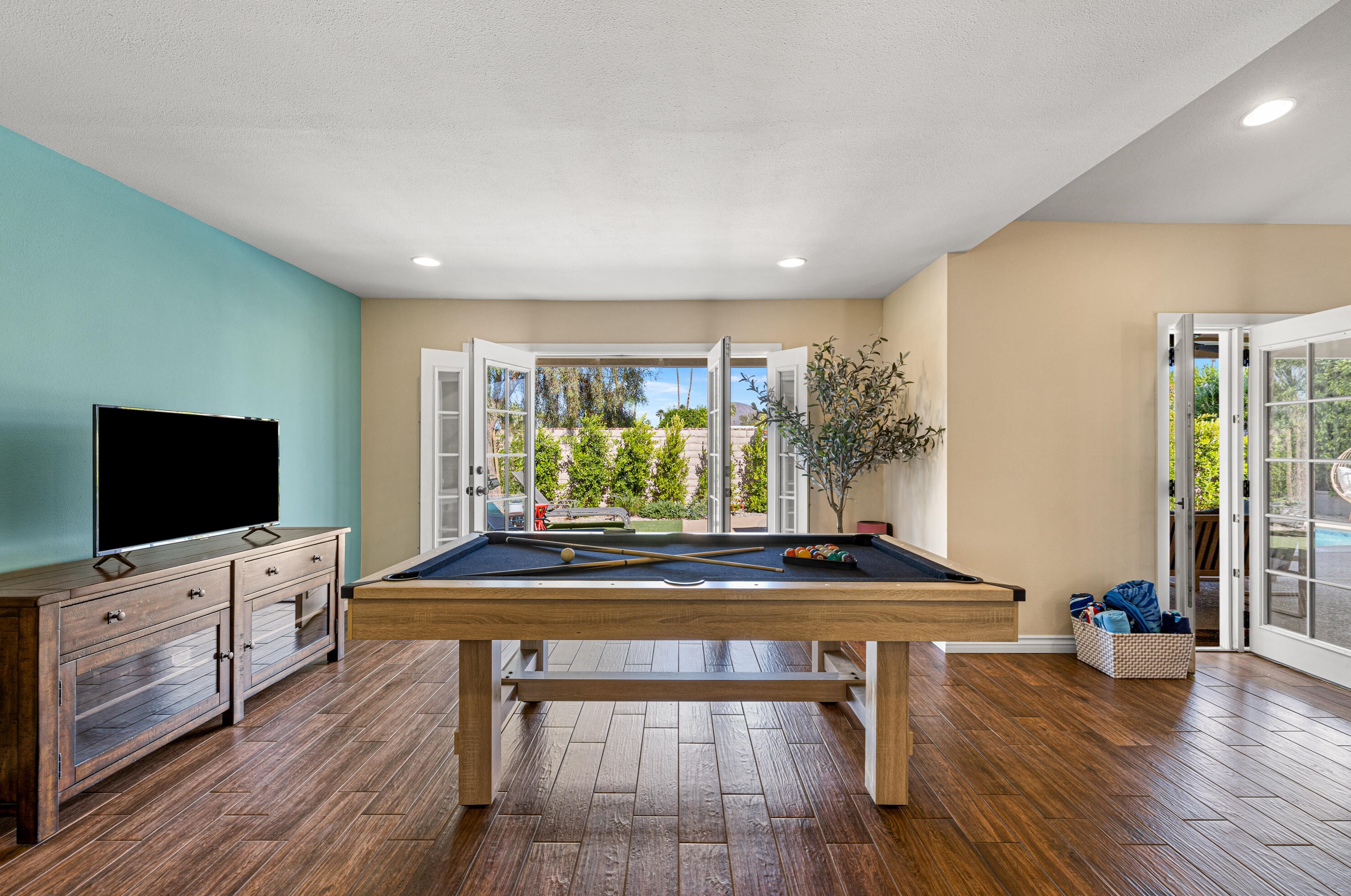 46060 Shadow Mountain Dr, Palm Desert CA  92260-5322 exterior