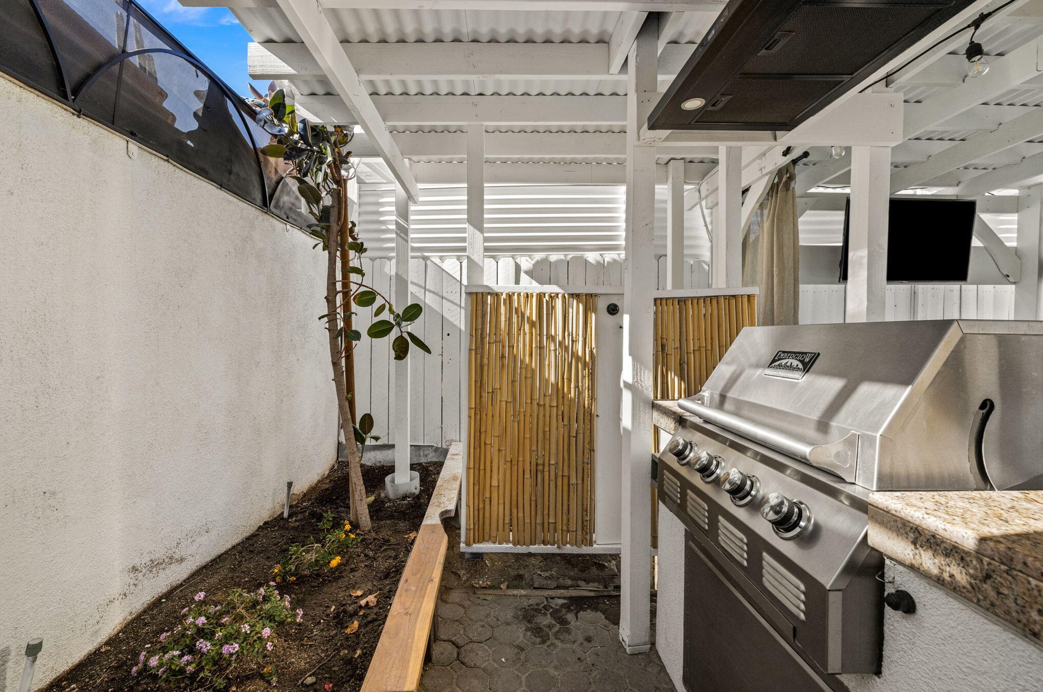 52815 Avenida Alvarado, La Quinta CA  92253-3318 exterior