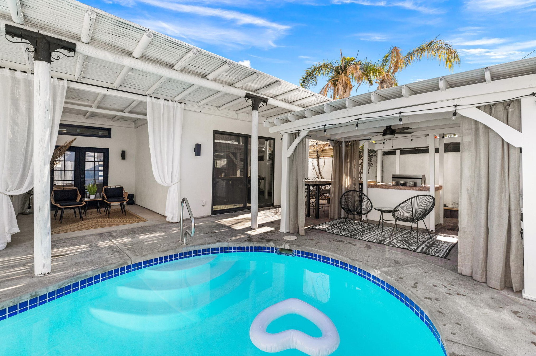 52815 Avenida Alvarado, La Quinta CA  92253-3318 exterior