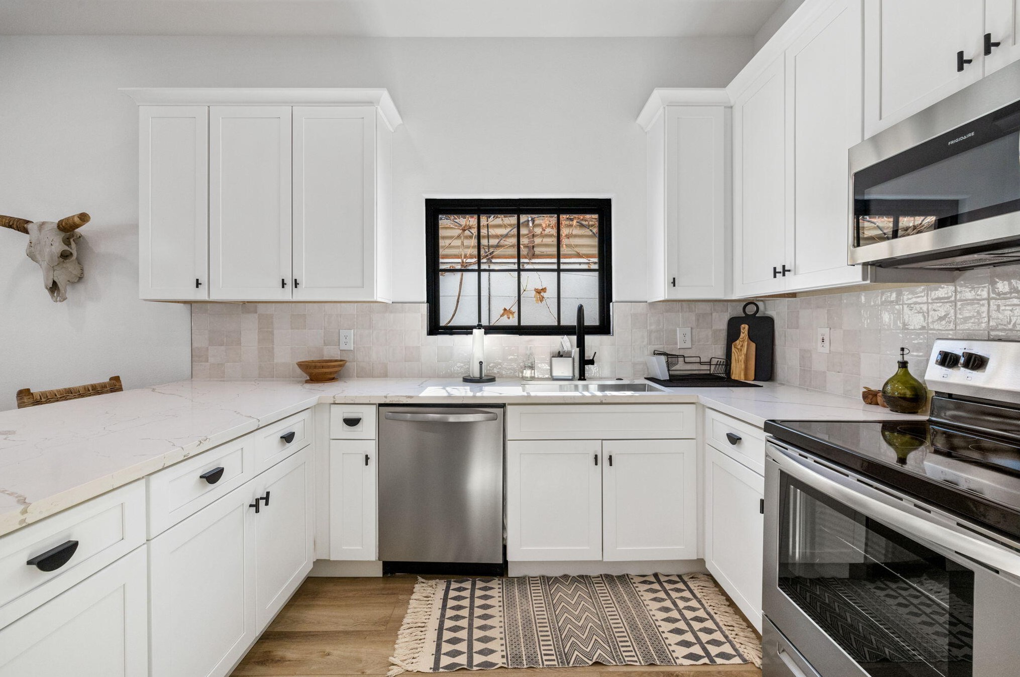 52815 Avenida Alvarado, La Quinta CA  92253-3318 exterior