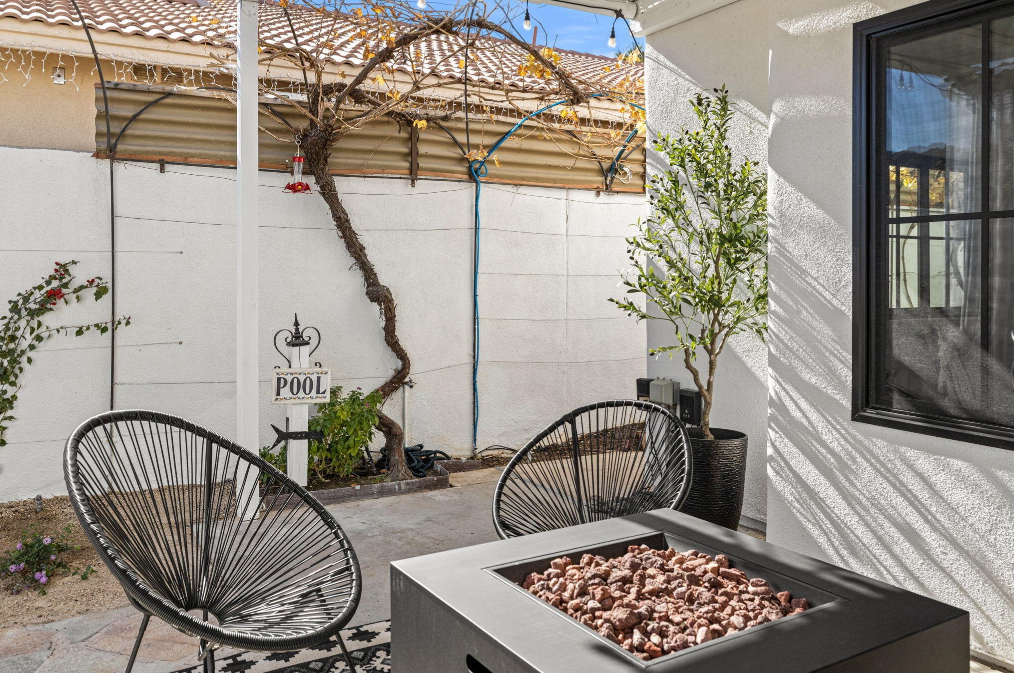 52815 Avenida Alvarado, La Quinta CA  92253-3318 exterior