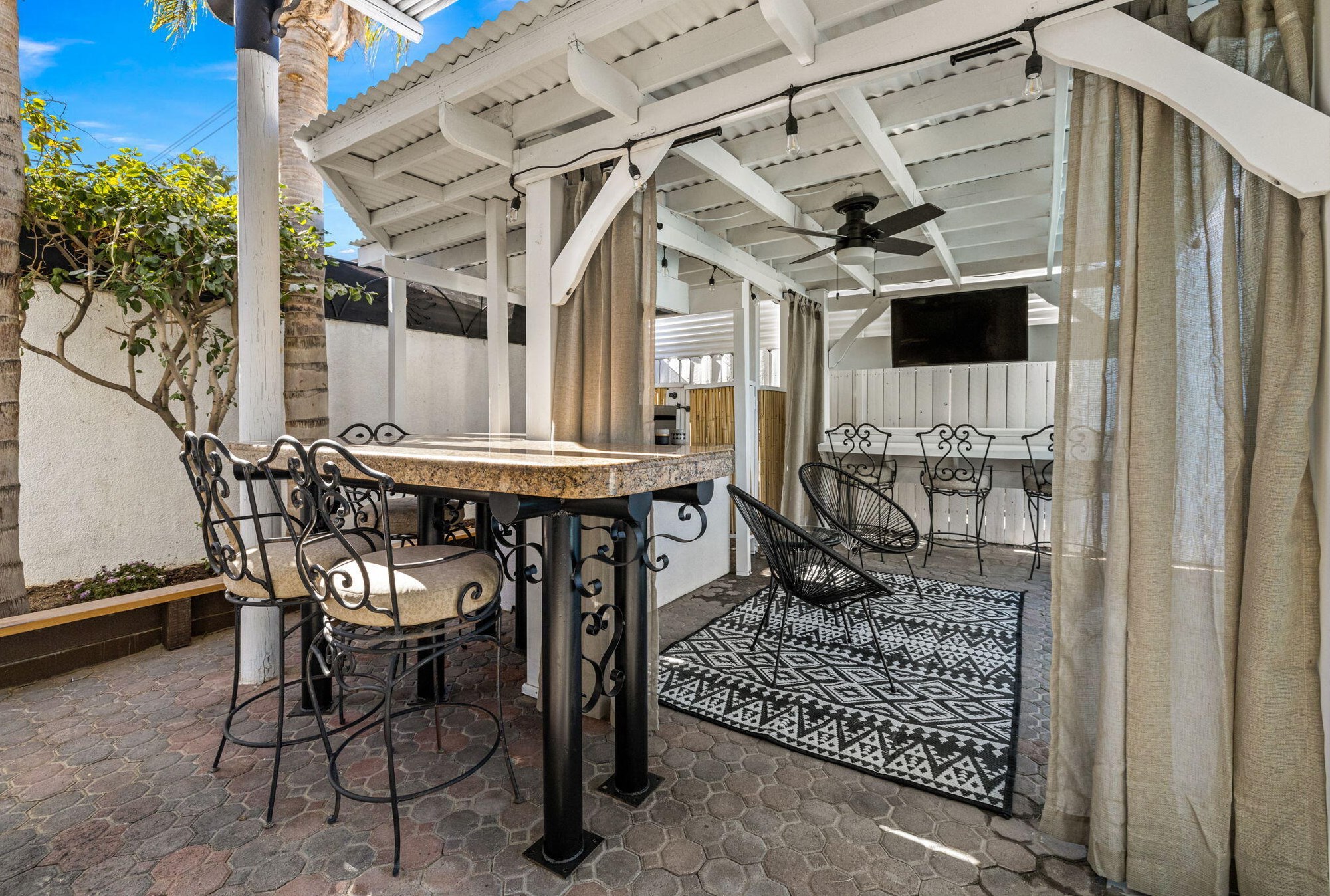 52815 Avenida Alvarado, La Quinta CA  92253-3318 exterior