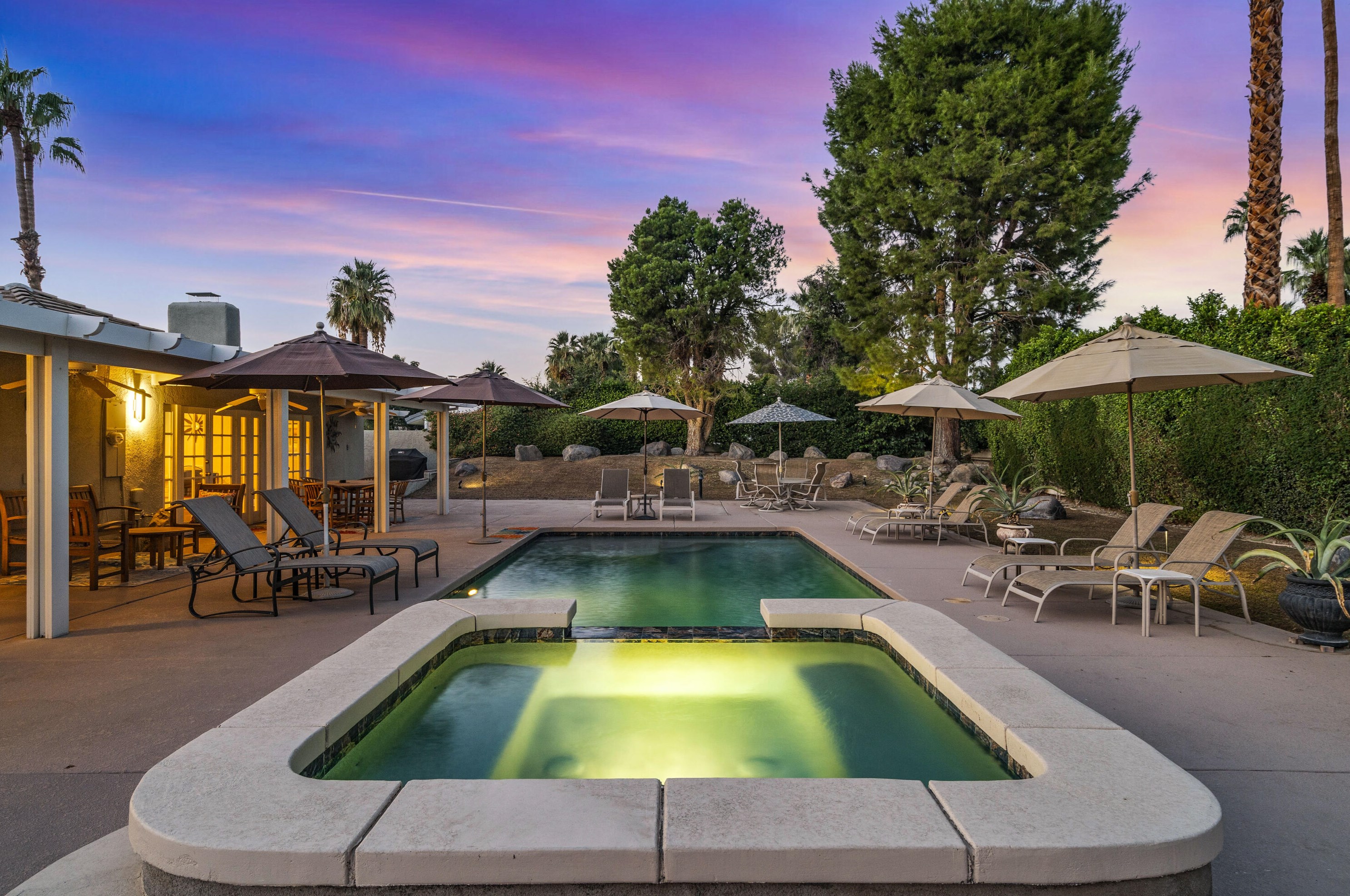574 N Chiquita Cir, Palm Springs, CA 92262