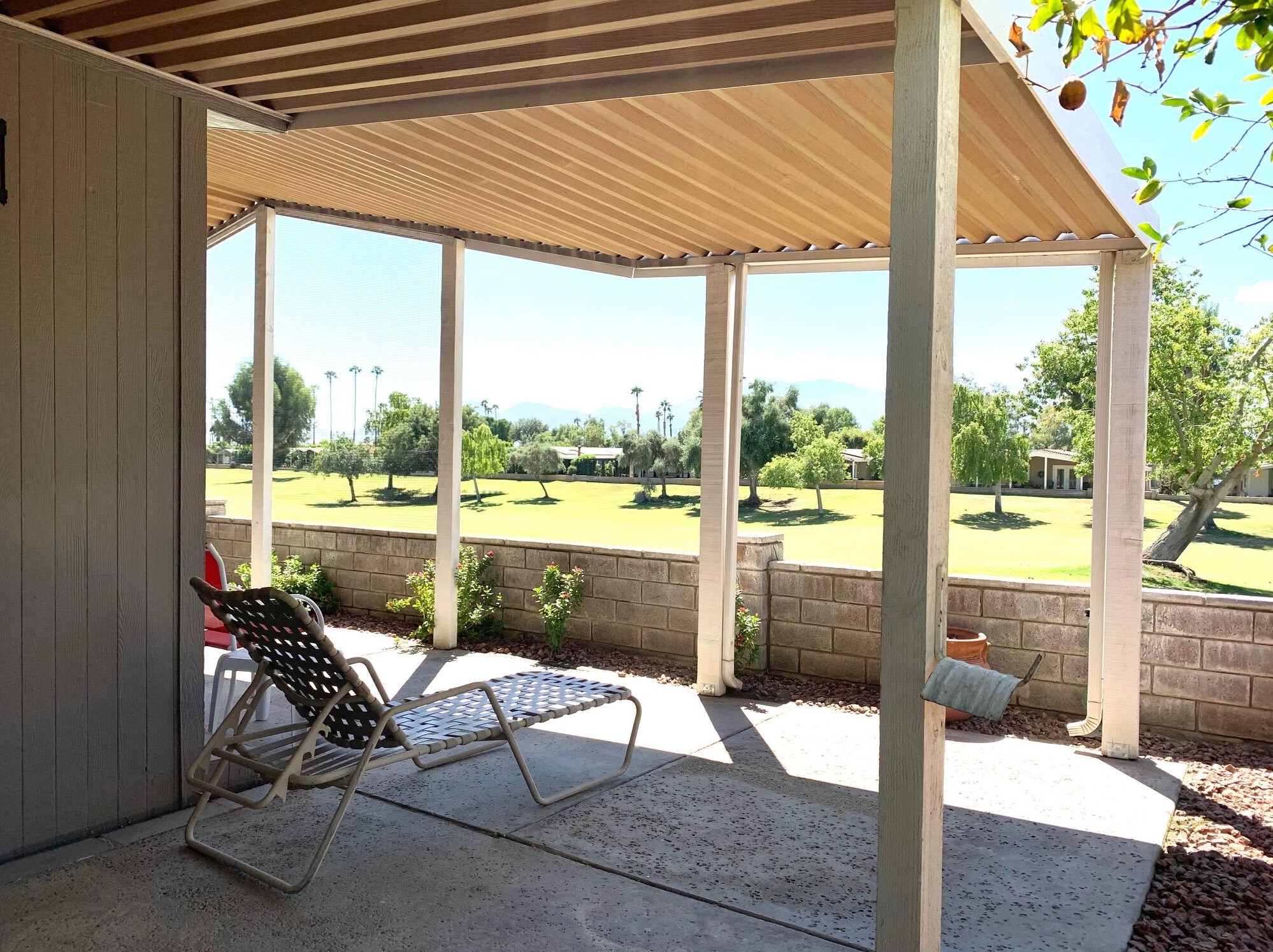 73450 Country Club Dr, Palm Desert CA  92260-8601 exterior