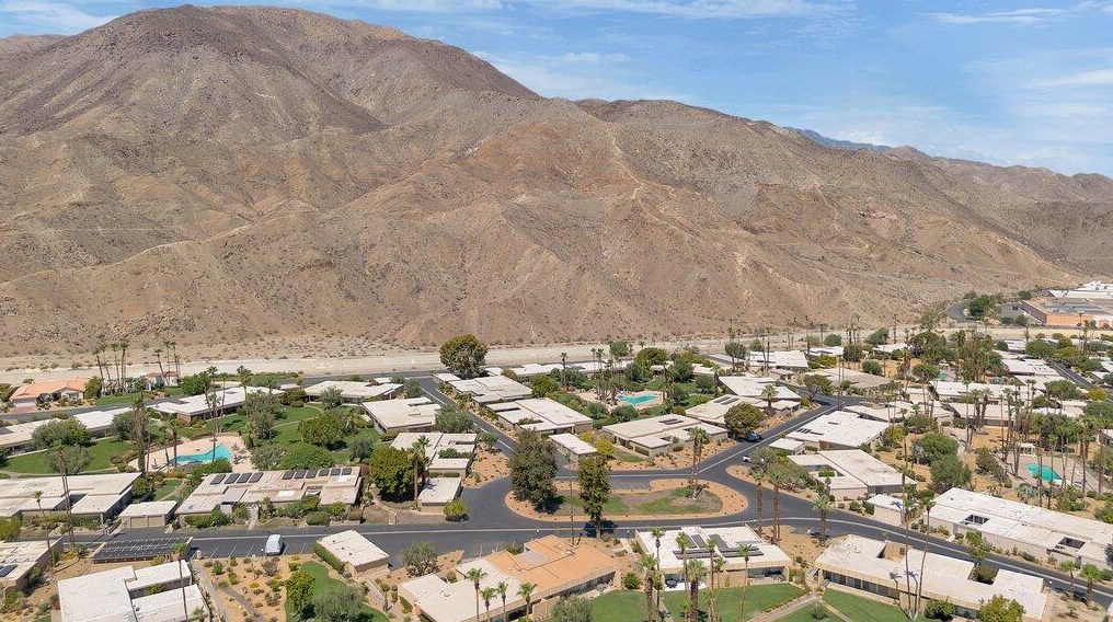 72293 El Paseo, Palm Desert CA  92260-3318 exterior