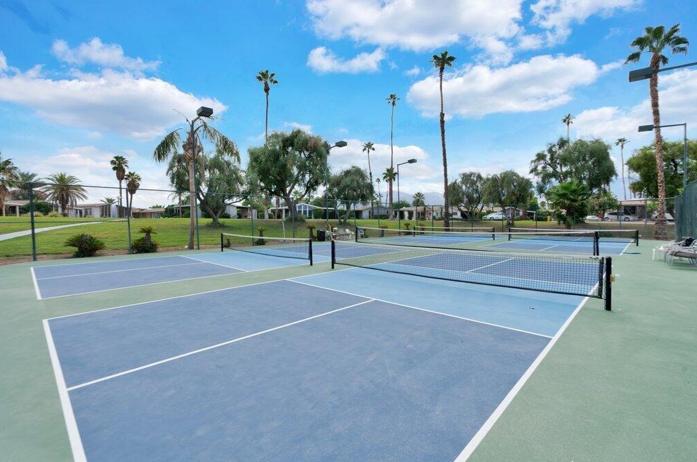 73450 Country Club Dr, Palm Desert CA  92260-8601 exterior