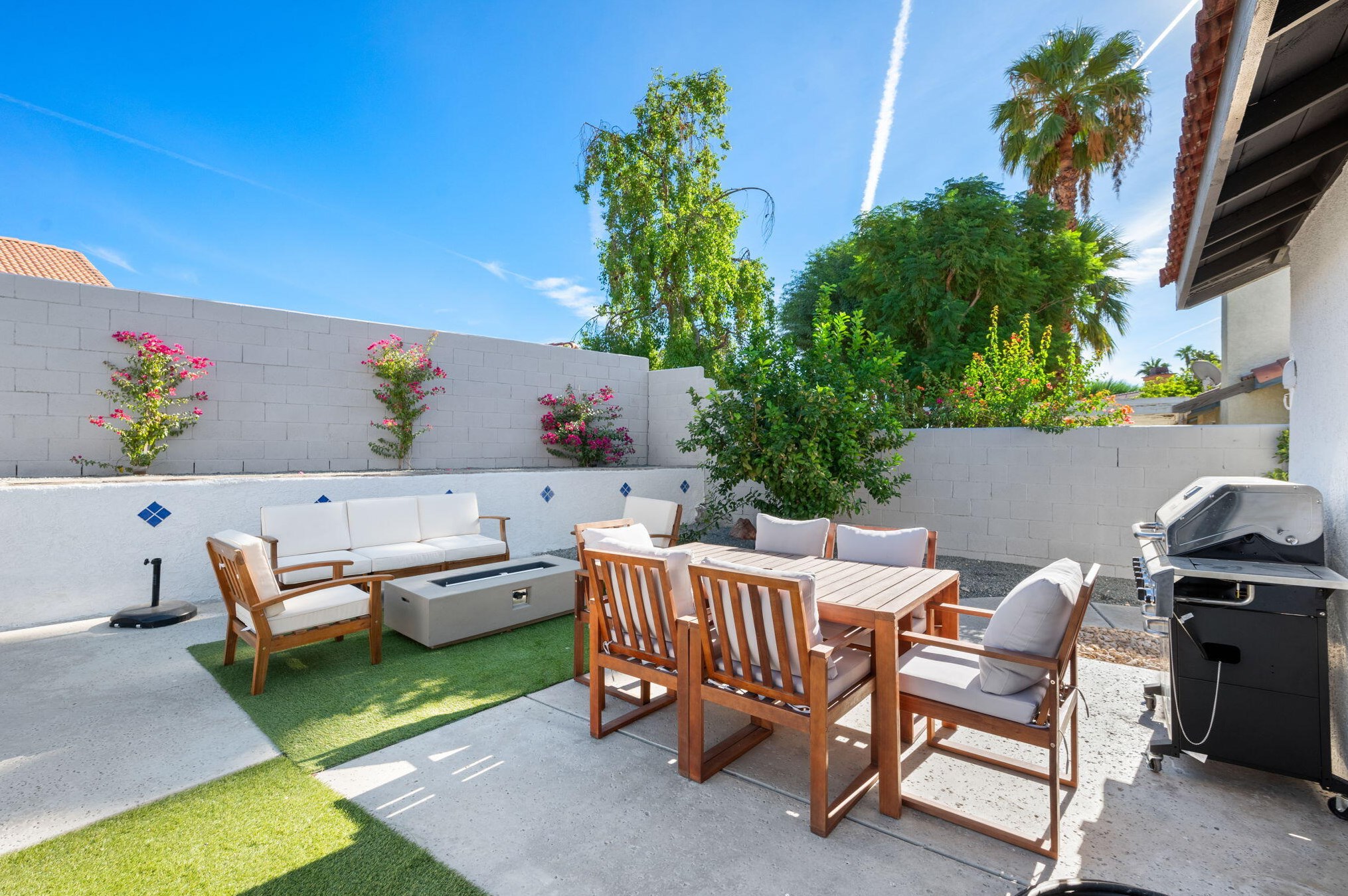 69330 Cypress Rd, Cathedral City CA  92234-2833 exterior