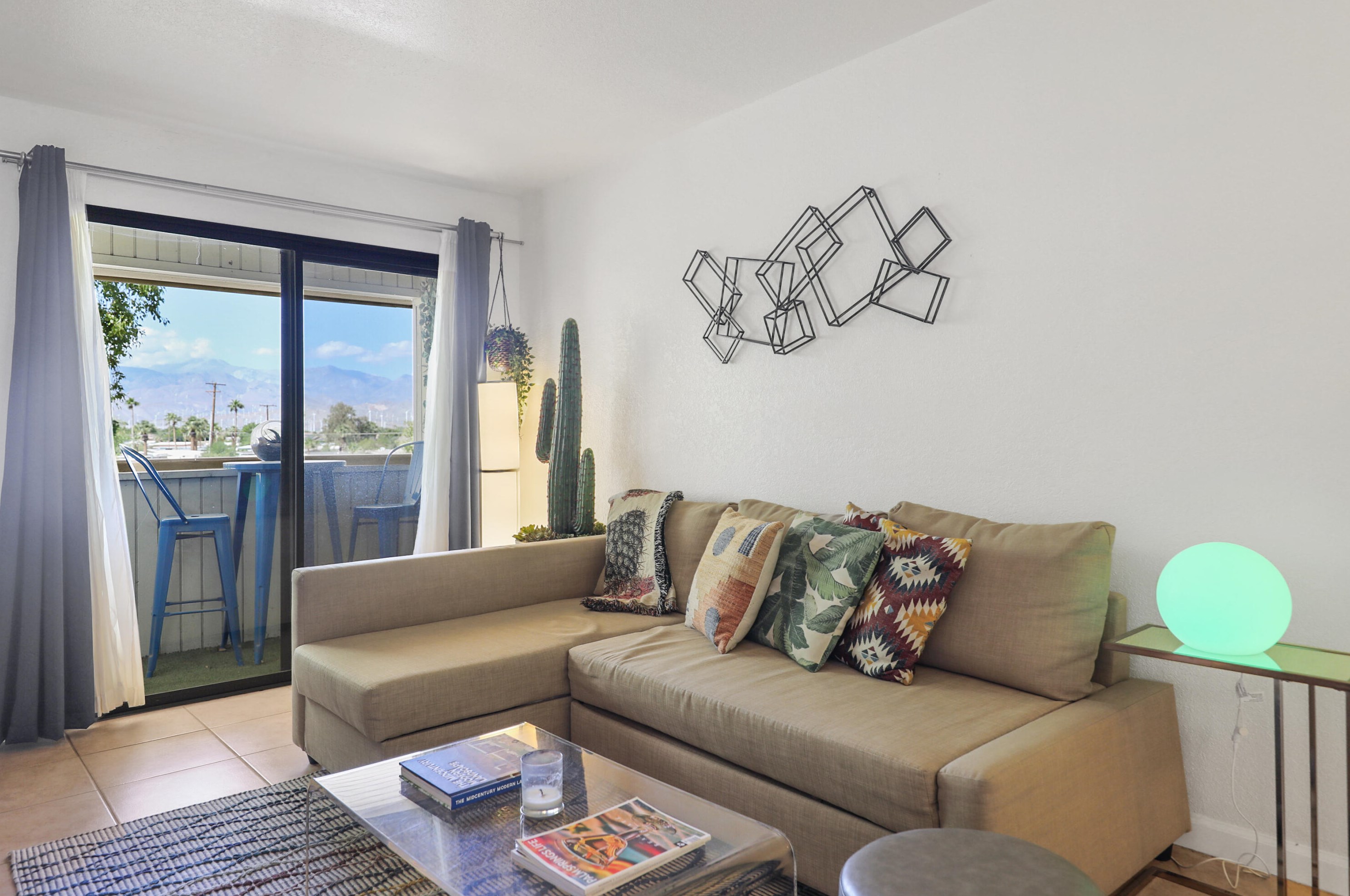 2820 N Arcadia Ct #204, Palm Springs, CA 92262