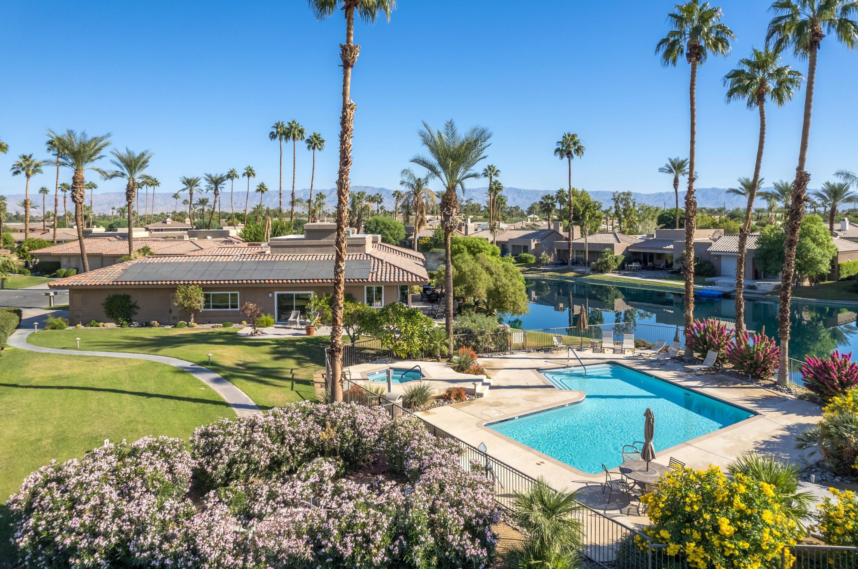 183 Desert Lakes Dr, Rancho Mirage CA  92270-4056 exterior
