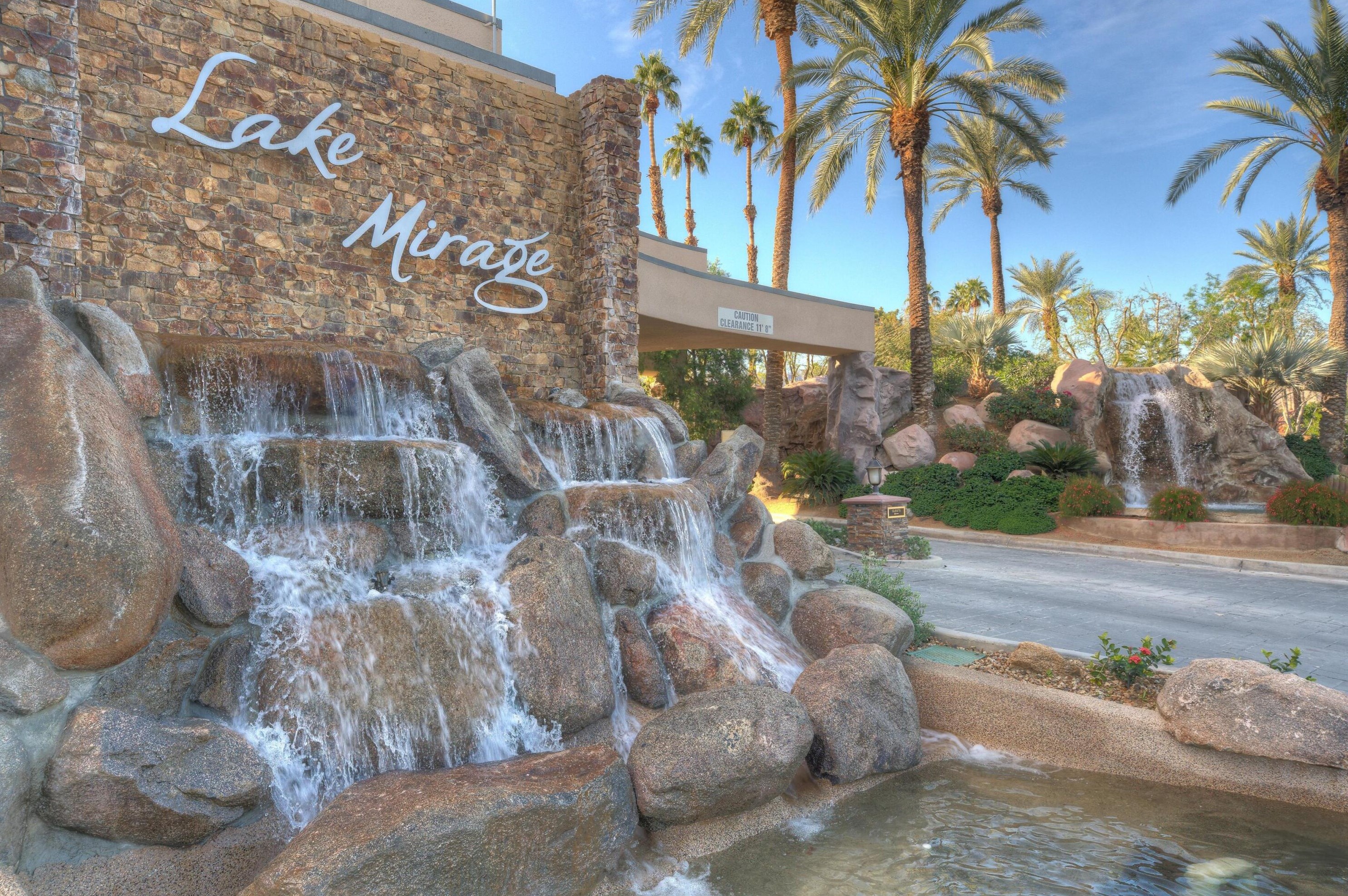 183 Desert Lakes Dr, Rancho Mirage CA  92270-4056 exterior