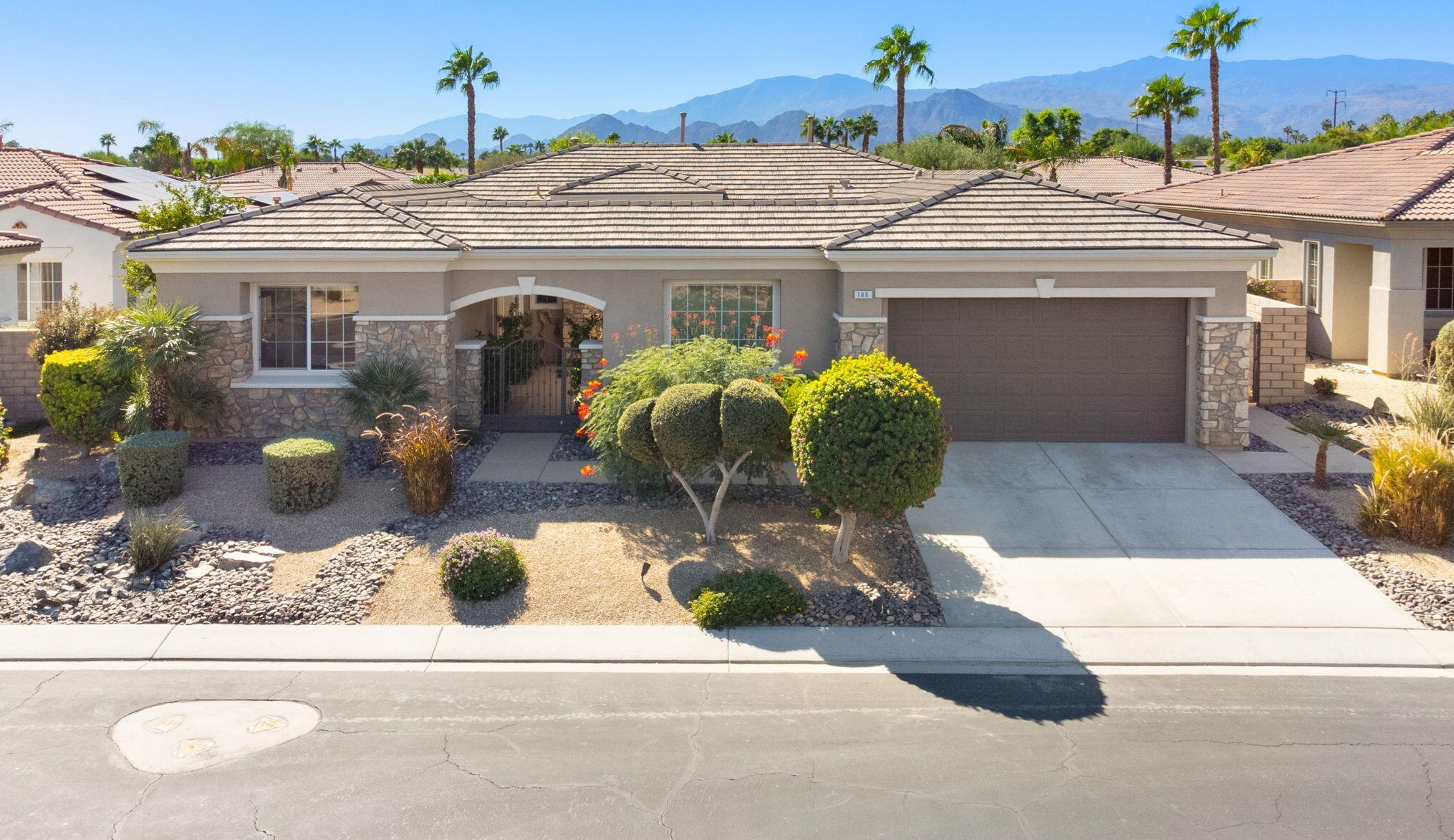 109 Brisa Dr, Palm Desert CA  92211-0779 exterior
