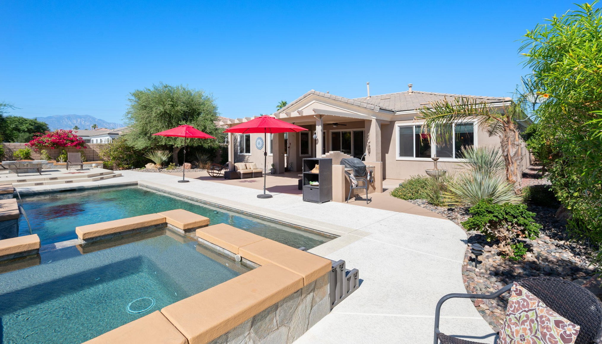 109 Brisa Dr, Palm Desert CA  92211-0779 exterior