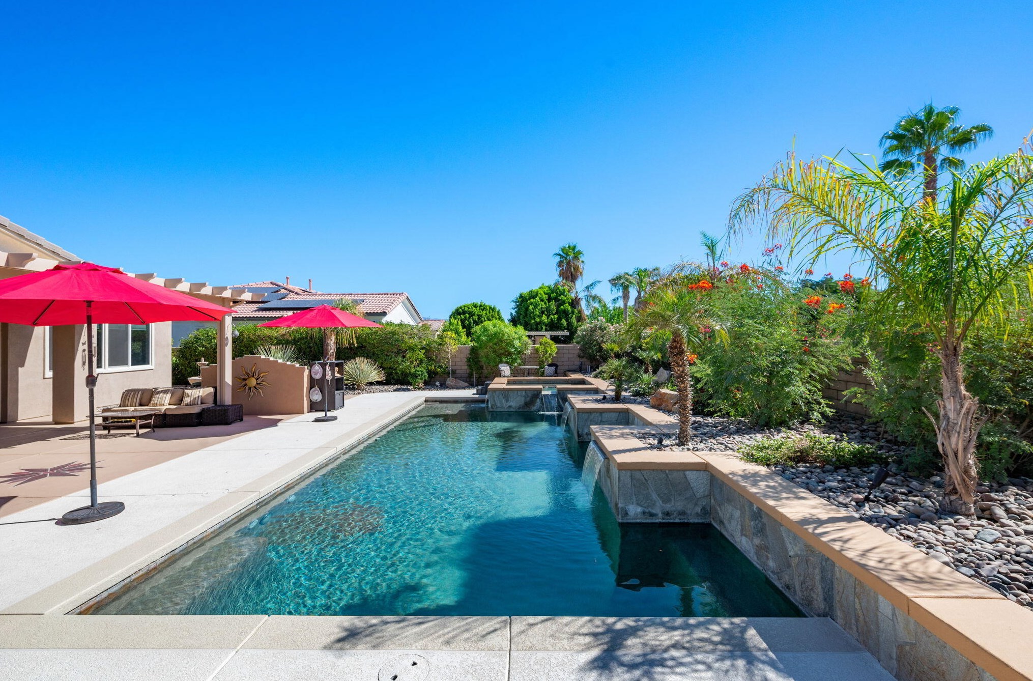 109 Brisa Dr, Palm Desert CA  92211-0779 exterior