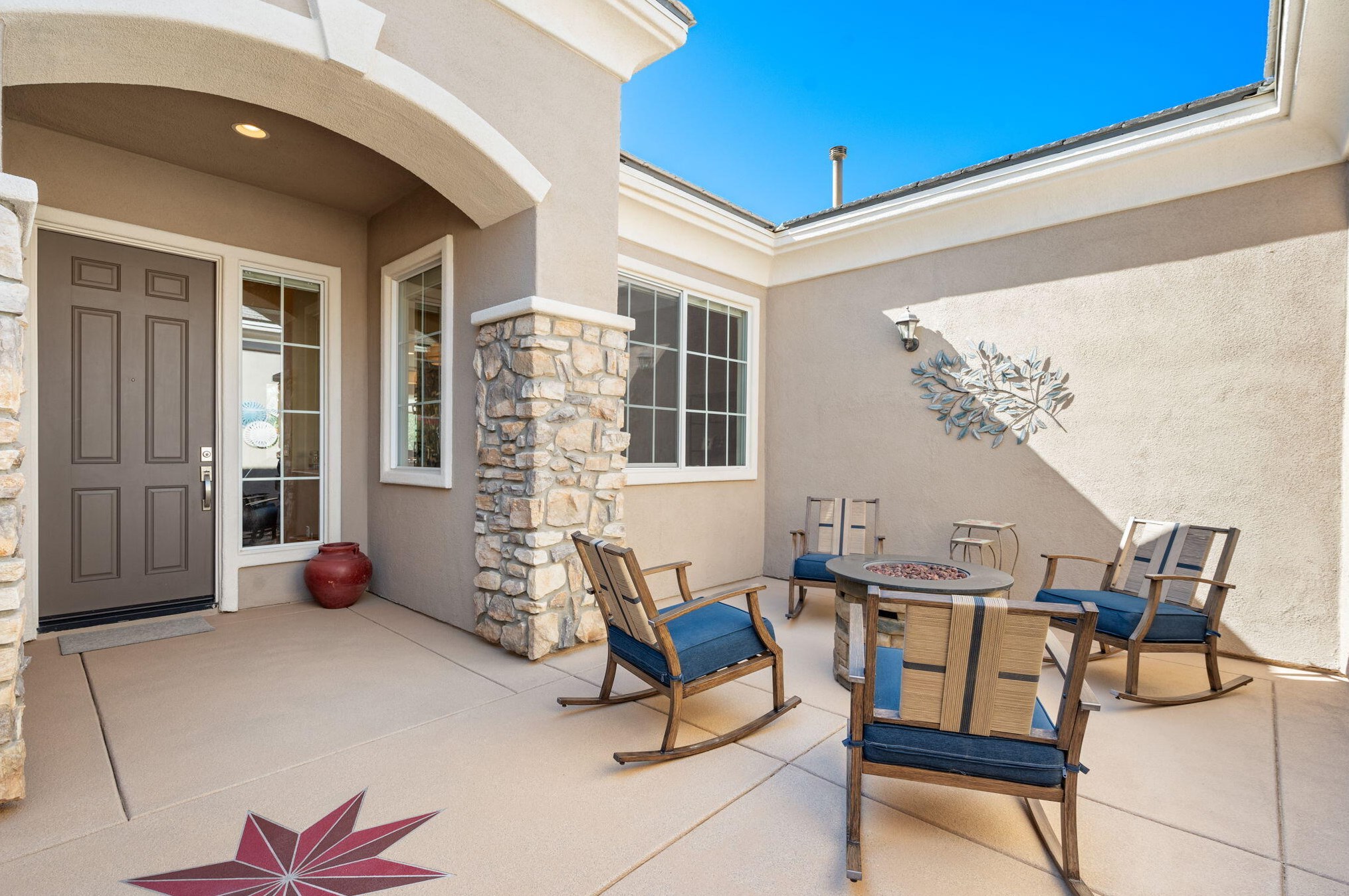 109 Brisa Dr, Palm Desert CA  92211-0779 exterior