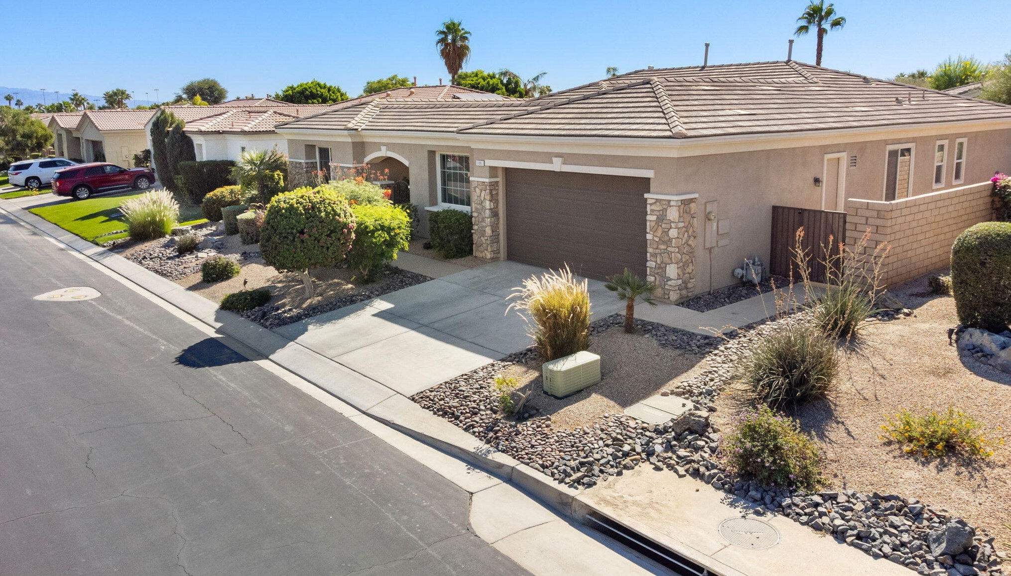 109 Brisa Dr, Palm Desert CA  92211-0779 exterior