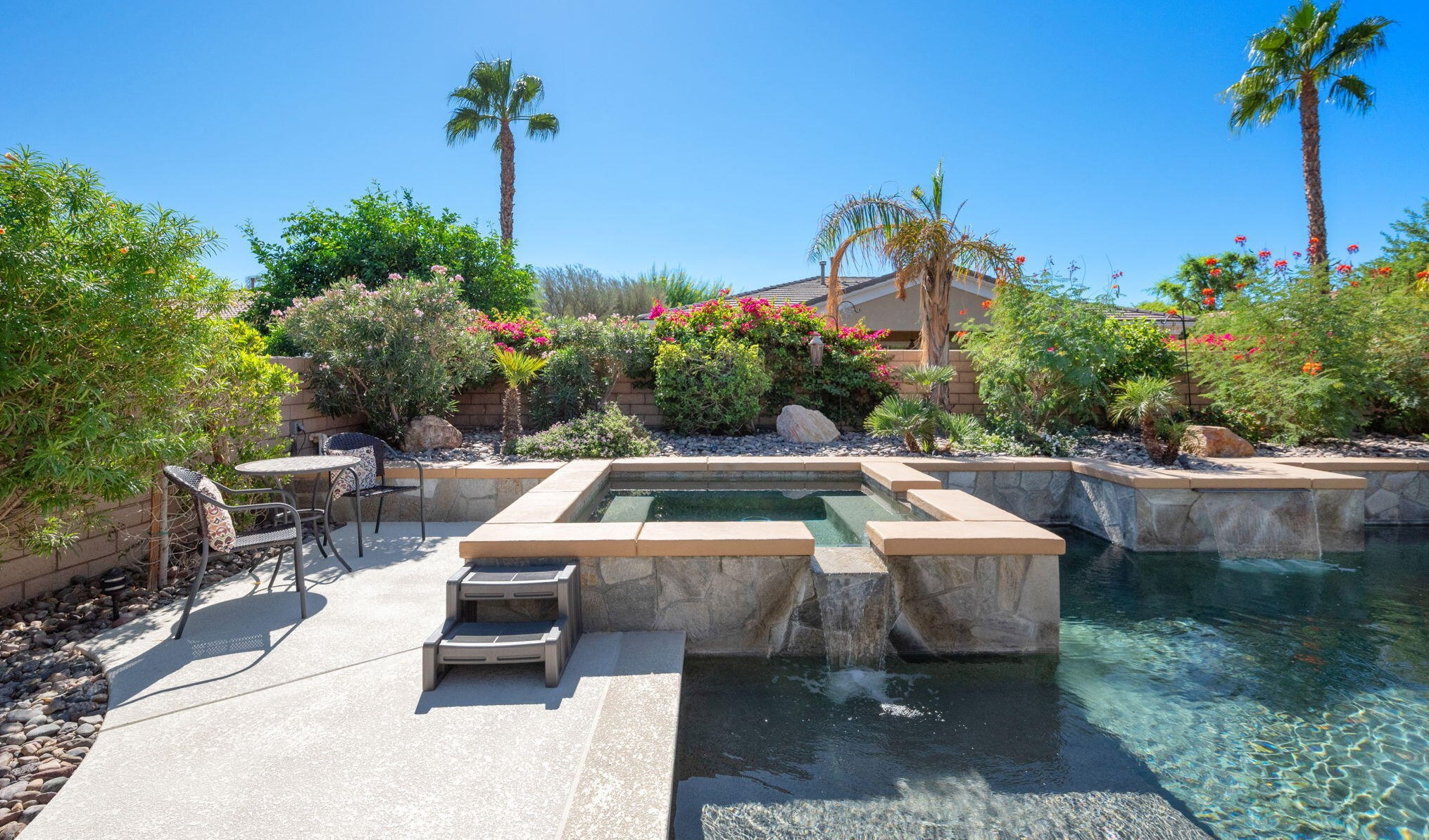 109 Brisa Dr, Palm Desert CA  92211-0779 exterior