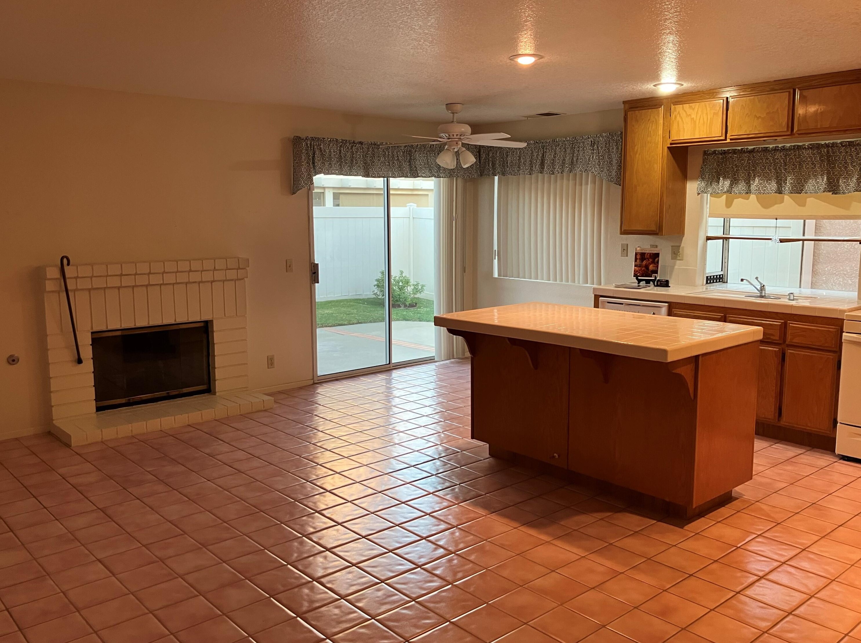 1308 Pleasant Valley Ave, Banning CA  92220-5431 exterior