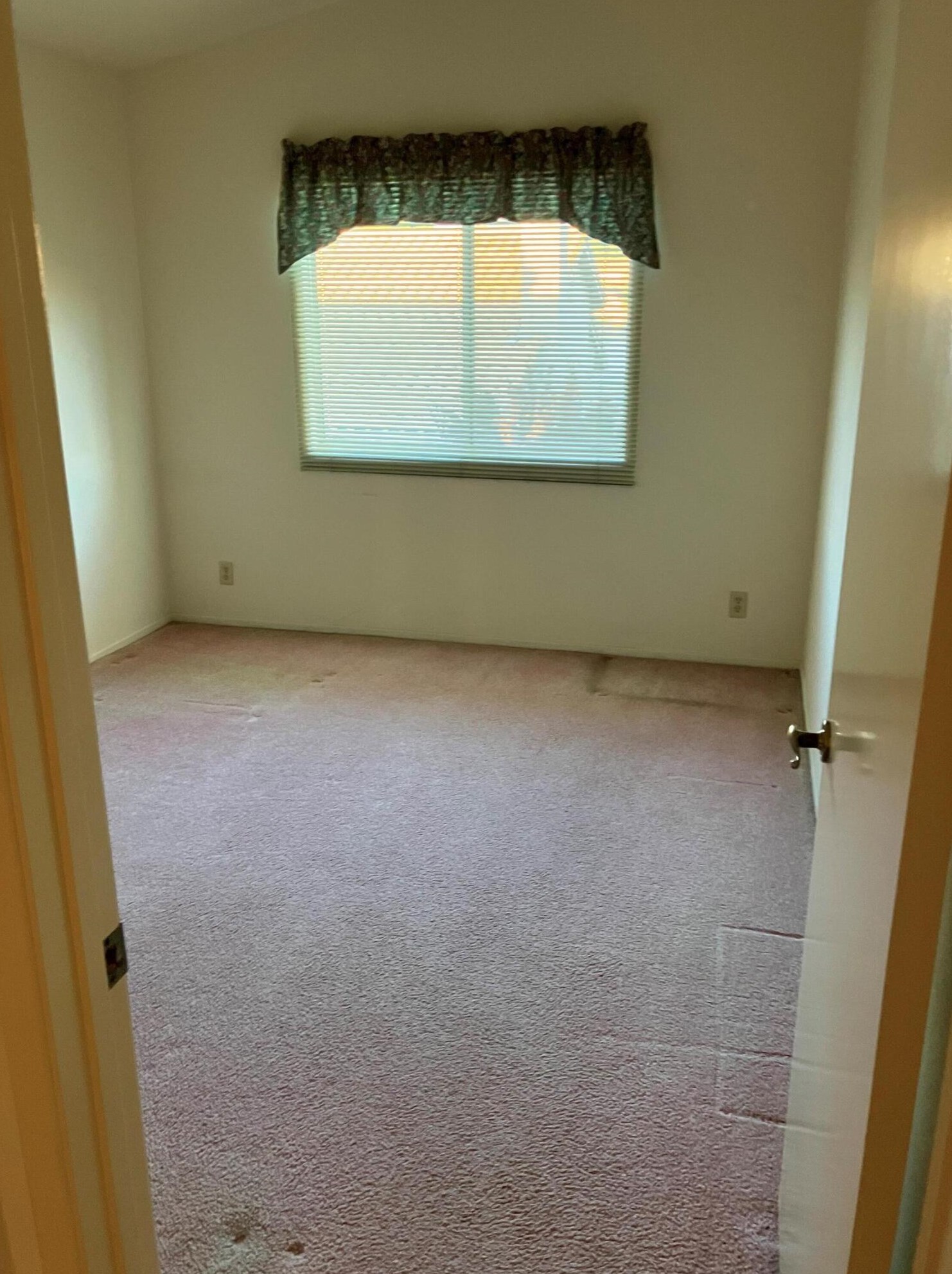 1308 Pleasant Valley Ave, Banning CA  92220-5431 exterior