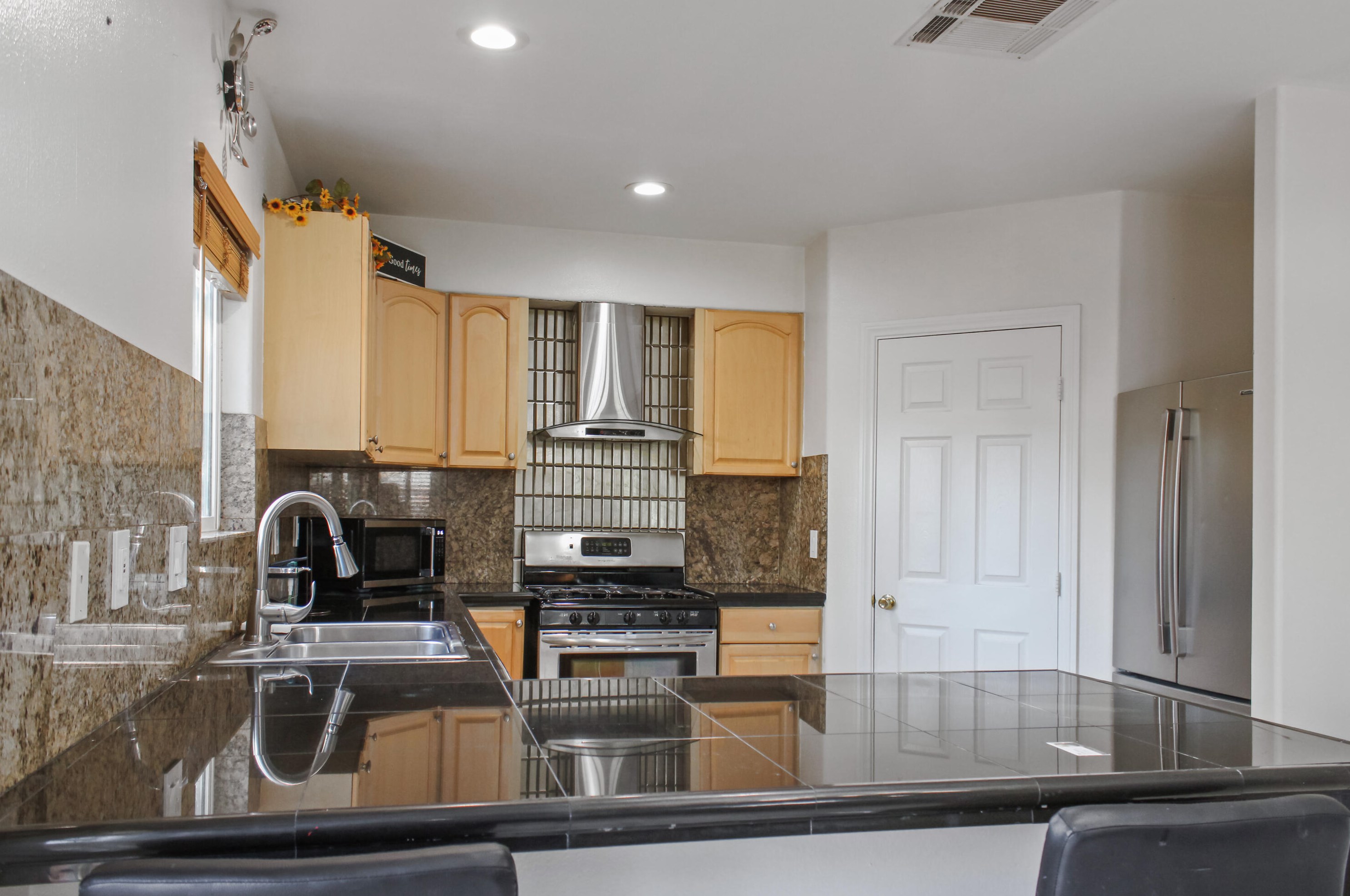 33300 Campus Ln, Cathedral City CA  92234-4675 exterior